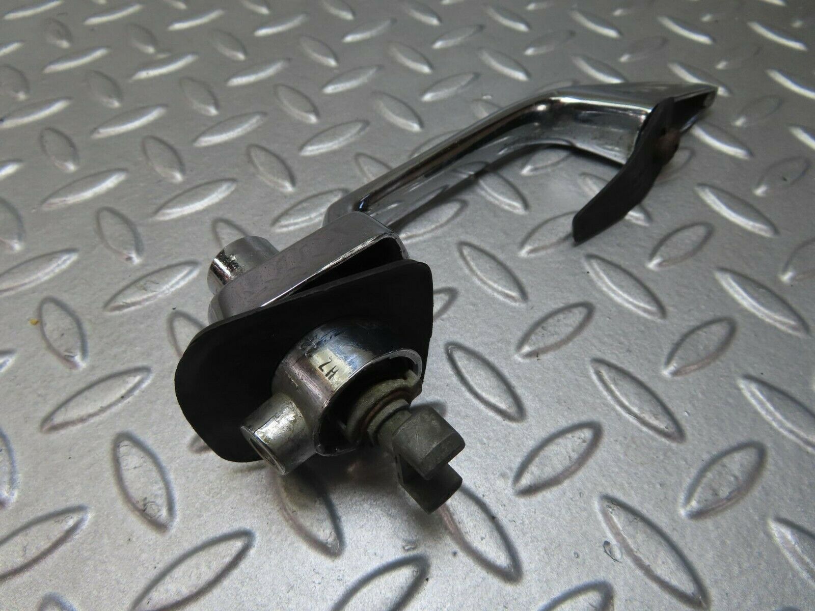 8737 Mercedes-Benz W115 Chrome Door Handle Front Right No Key 1157660201