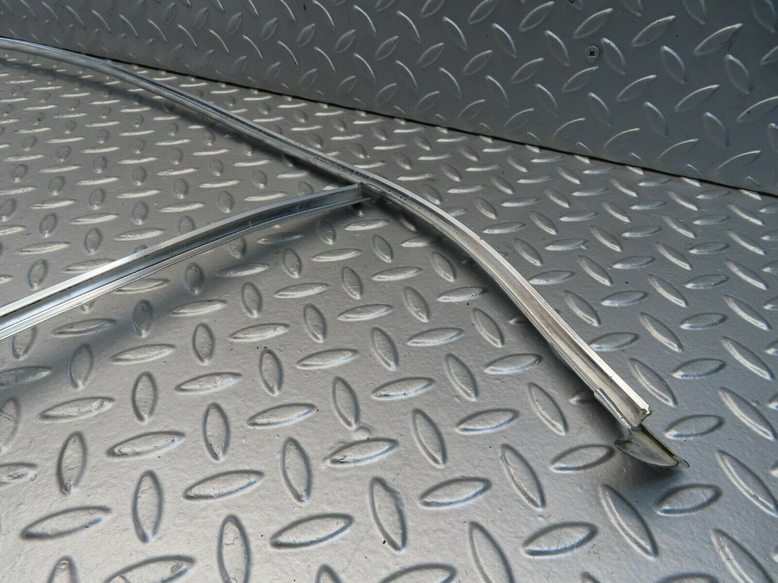 11587 Mercedes-Benz C123 230CE Coupe Front Windscreen Chrome Frame