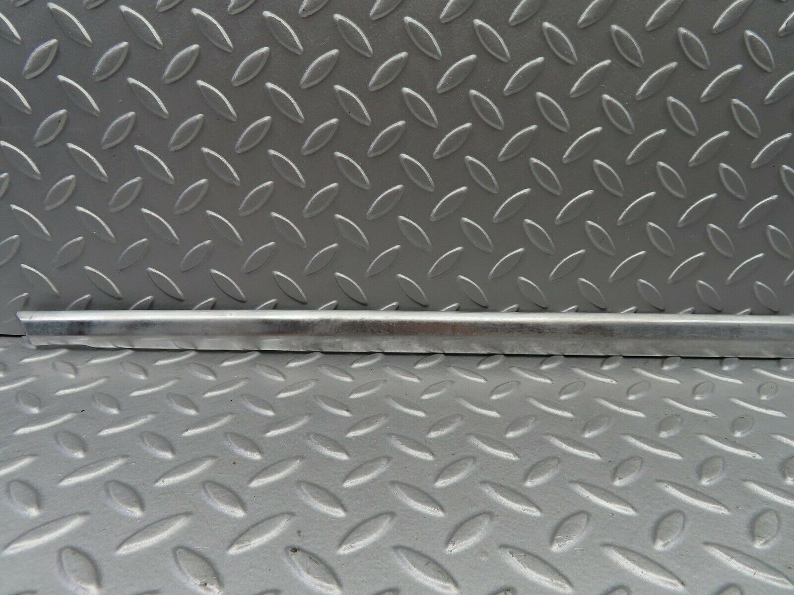 6205 Mercedes-Benz W126 380SE Front Right Door Chrome Moulding Trim