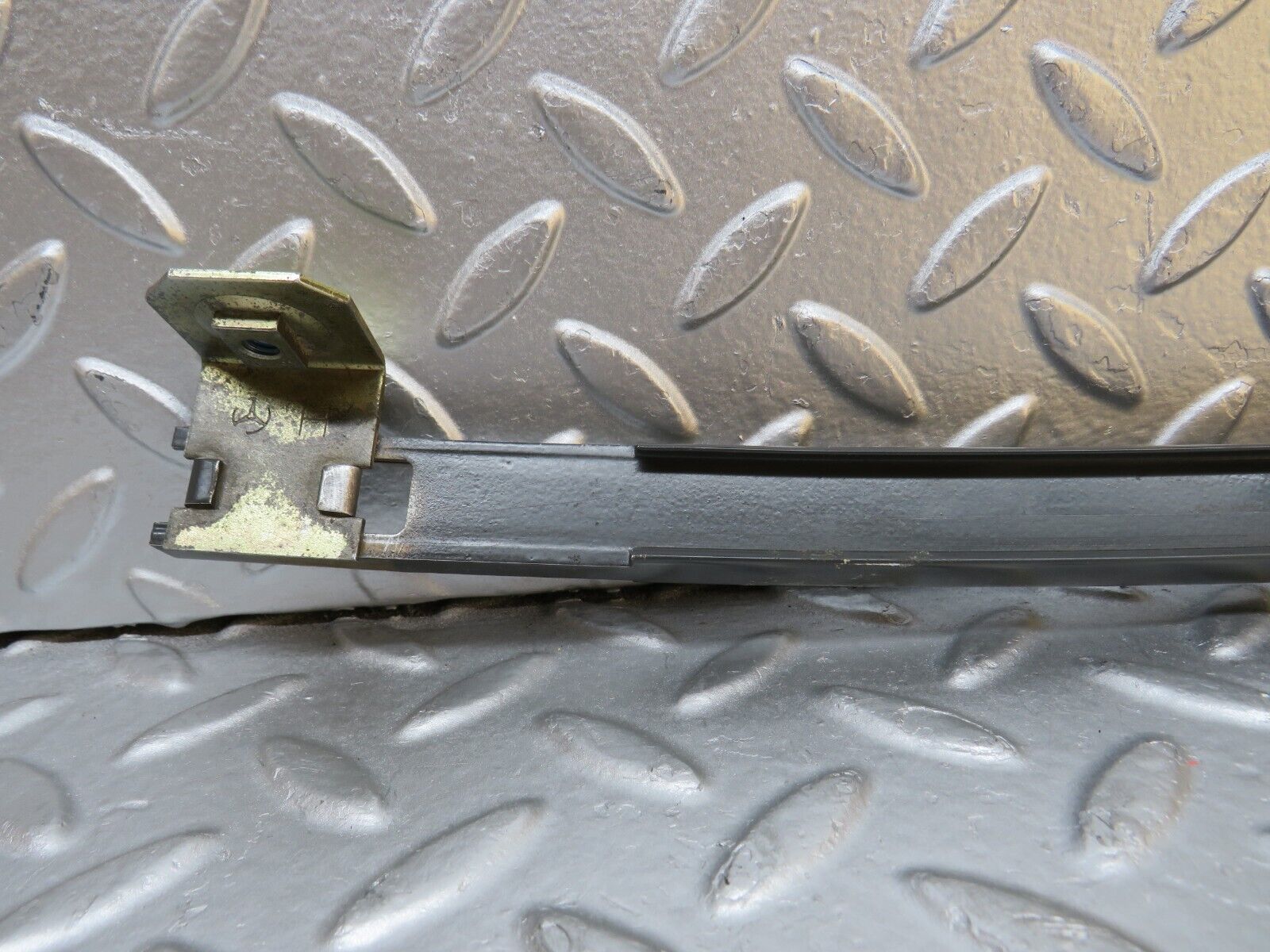 32314 Mercedes-Benz S124 300TE Wagon Rear Right Door Window Channel