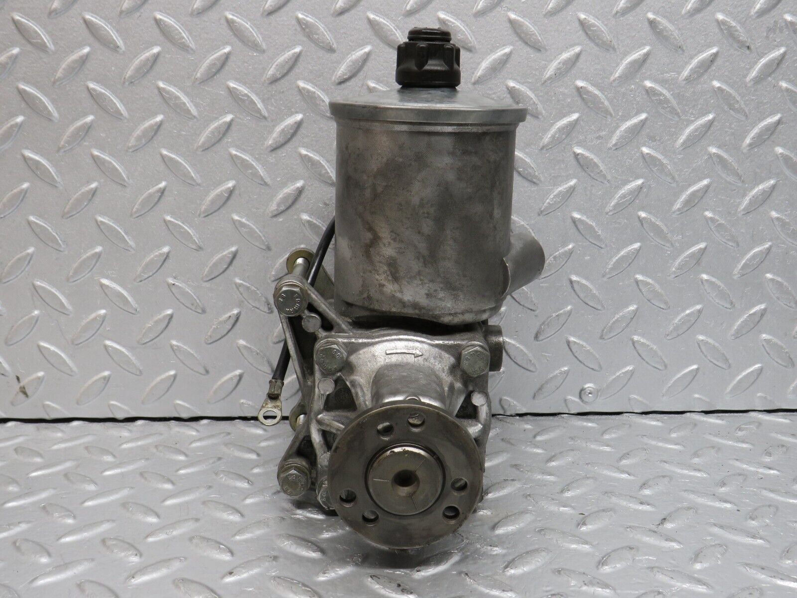 39671 Mercedes-Benz R129 320SL Coupe Power Steering Pump 2104661901 7681900501