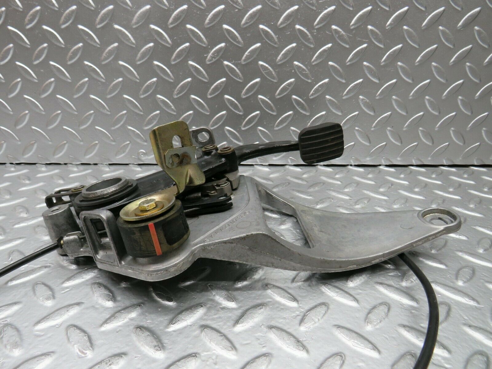 22527 Mercedes-Benz C124 E220 Coupe Parking Brake Pedal 1244270736 1244270801