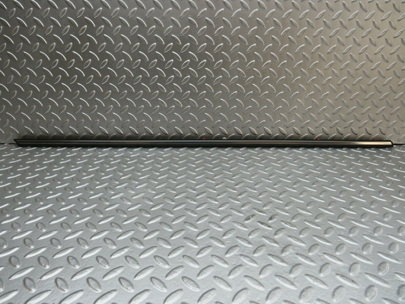 24008 Mercedes-Benz W123 280E Front Left Door Centre Moulding Trim