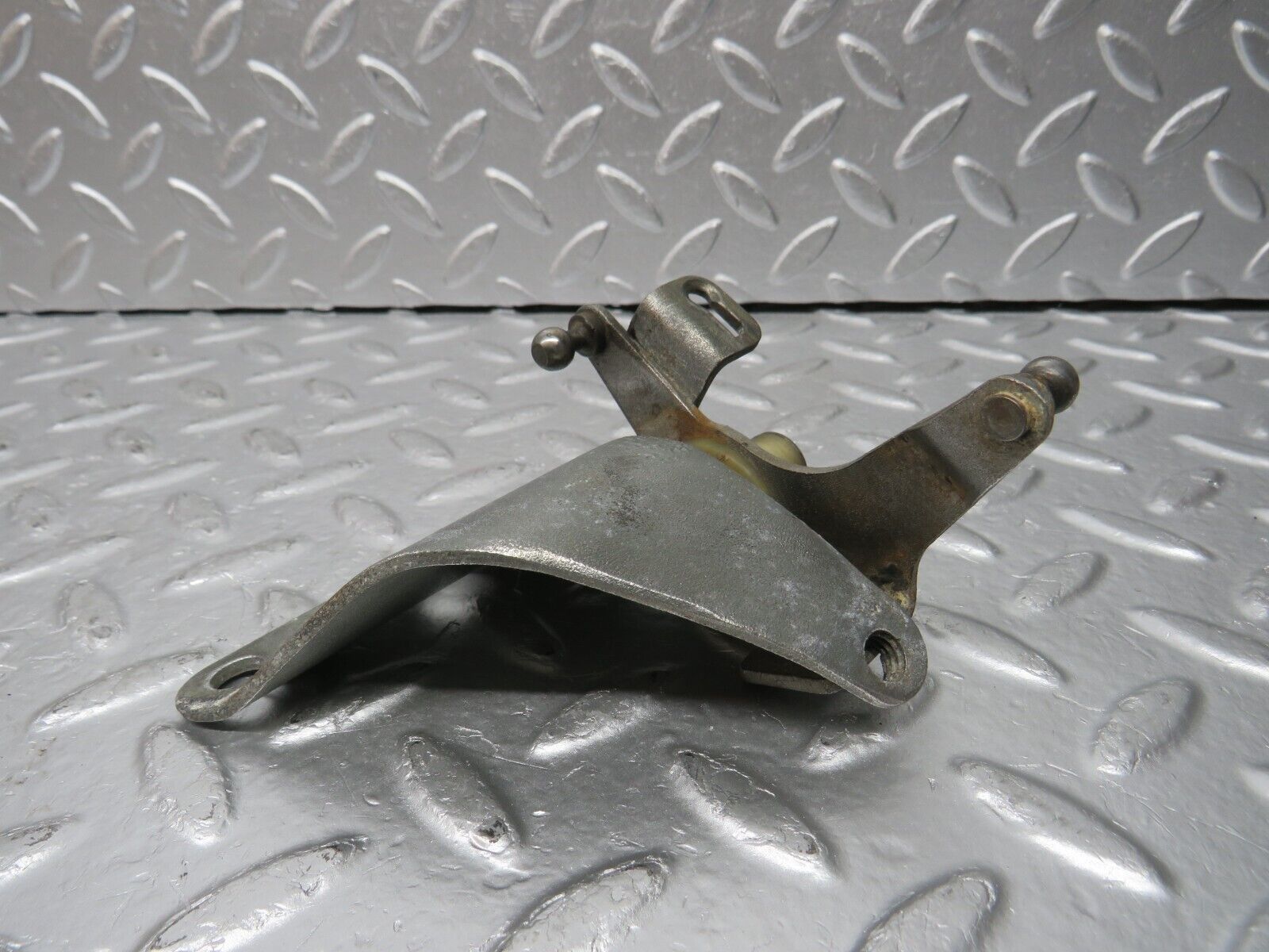 31158 Mercedes-Benz W123 200D Throttle Linkage