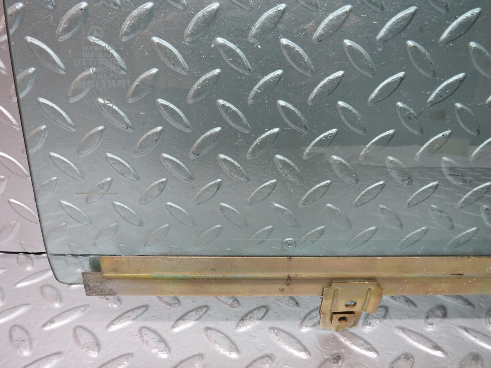 27889 Mercedes-Benz W123 280E Rear Right Door Window Glass