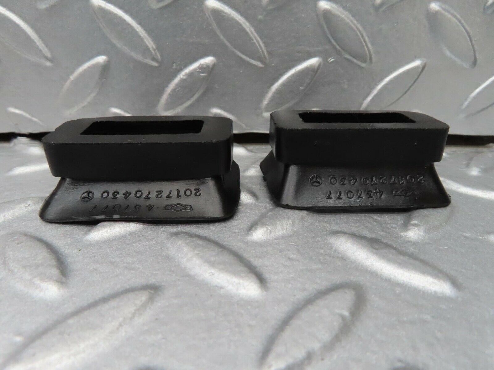 16457 Mercedes-Benz W124 260E Door Check Strap Rubber Seal Pair 2017270430