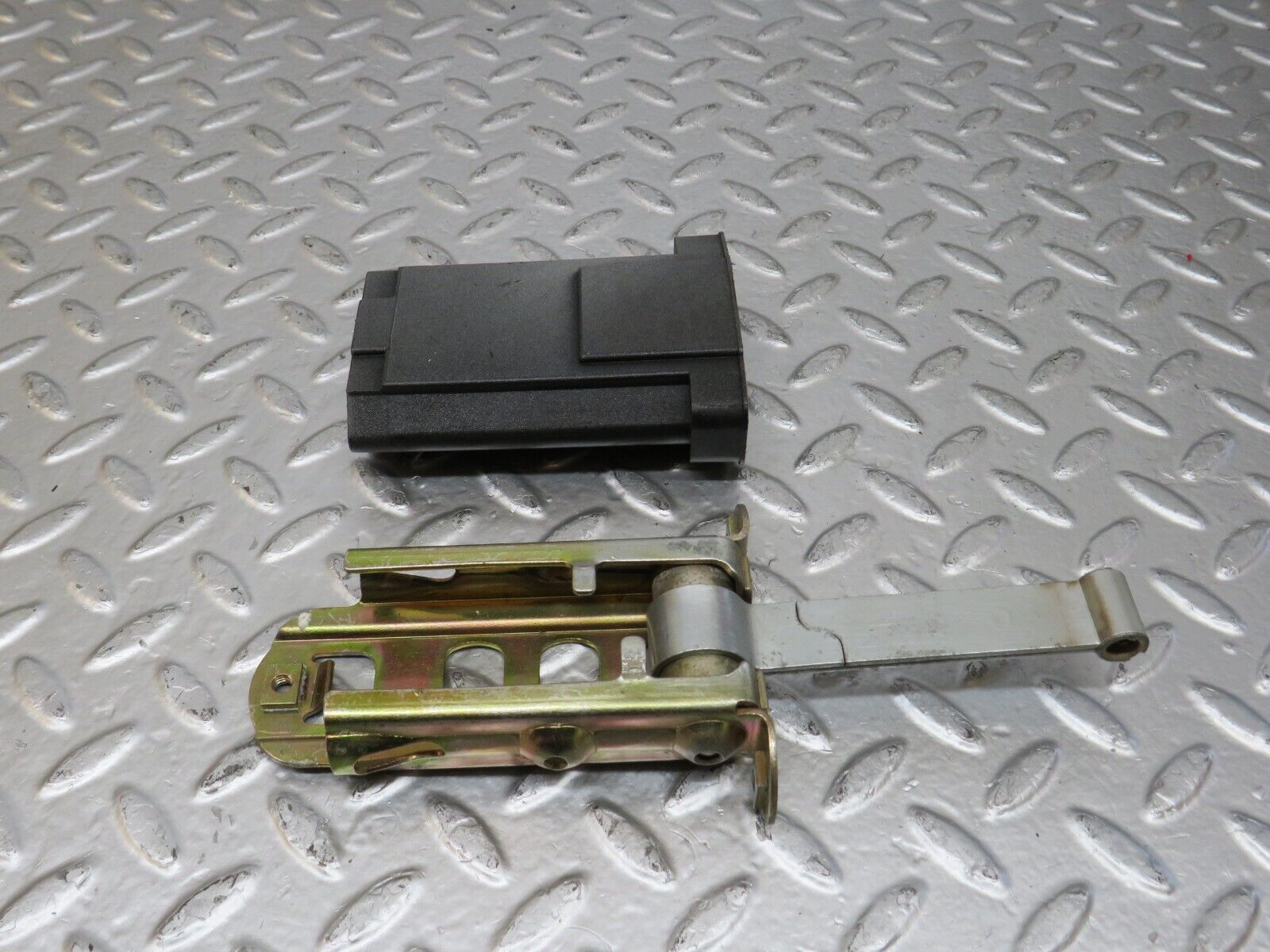 24752 Mercedes-Benz W140 S320 Rear Door Safety Check Strap