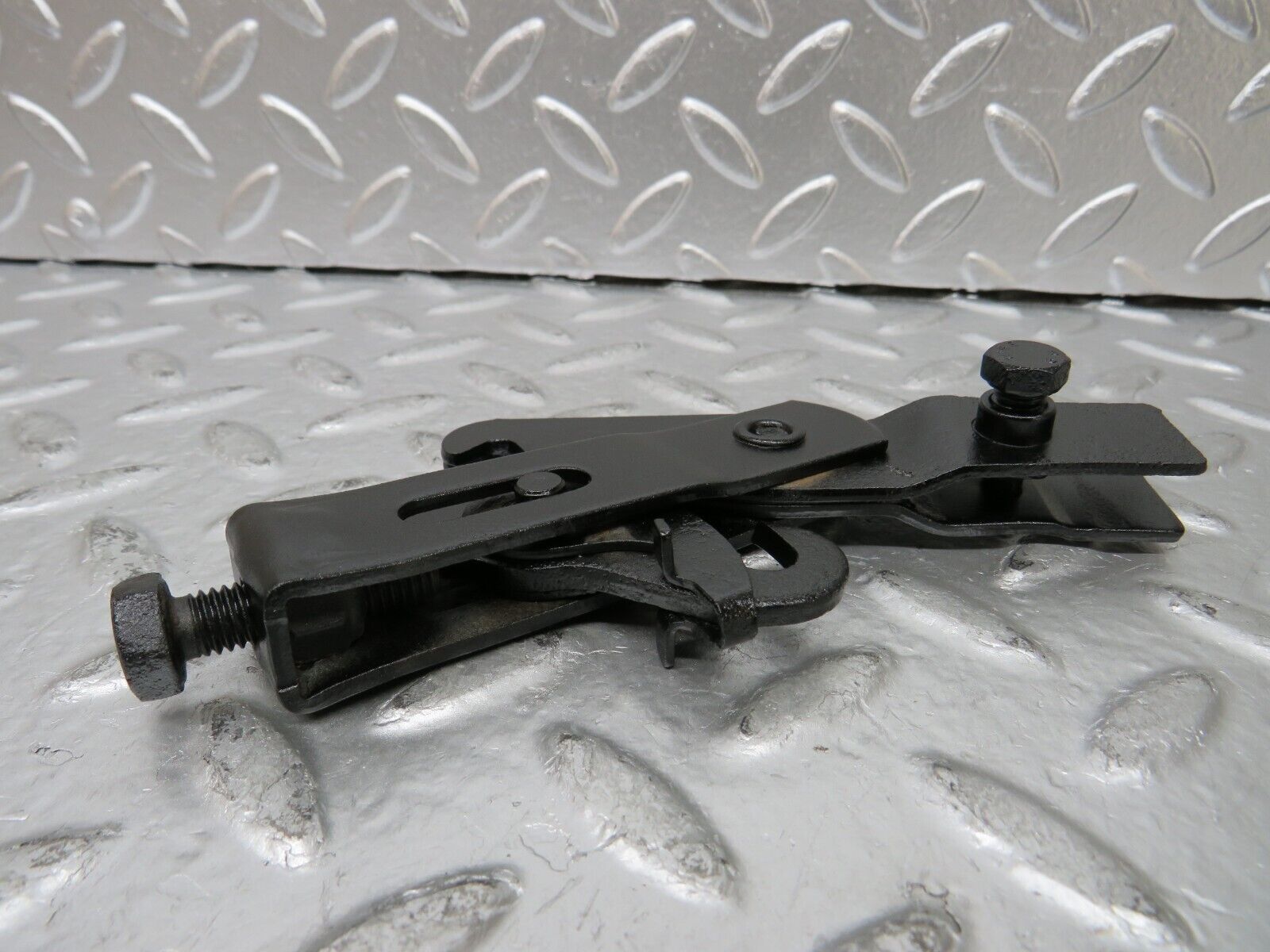 25284 Mercedes-Benz W201 190D Handbrake Adjusting Handbrake Regulator