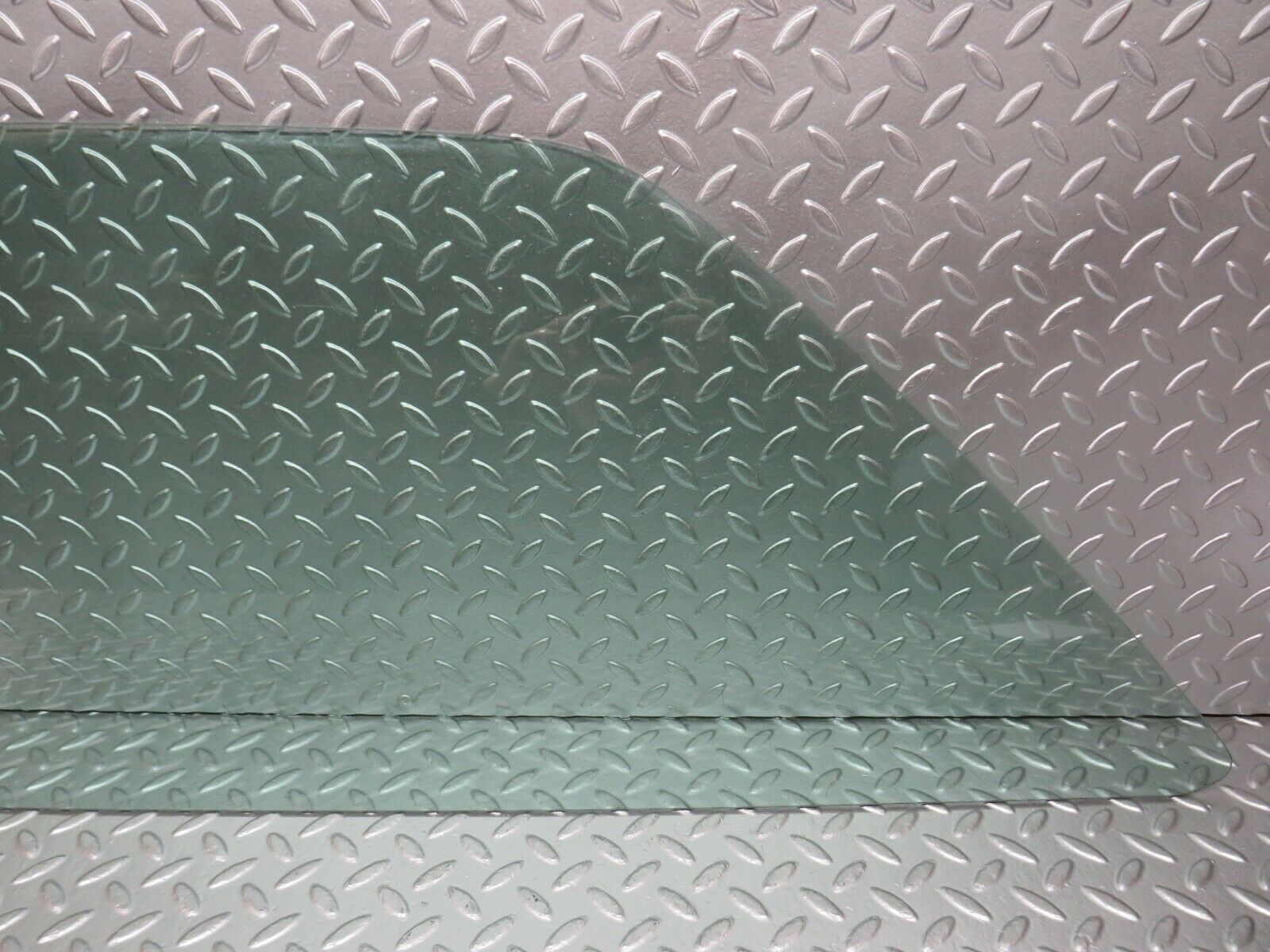 24438 Mercedes-Benz S124 220TE Wagon Quarter Trunk Side Glass