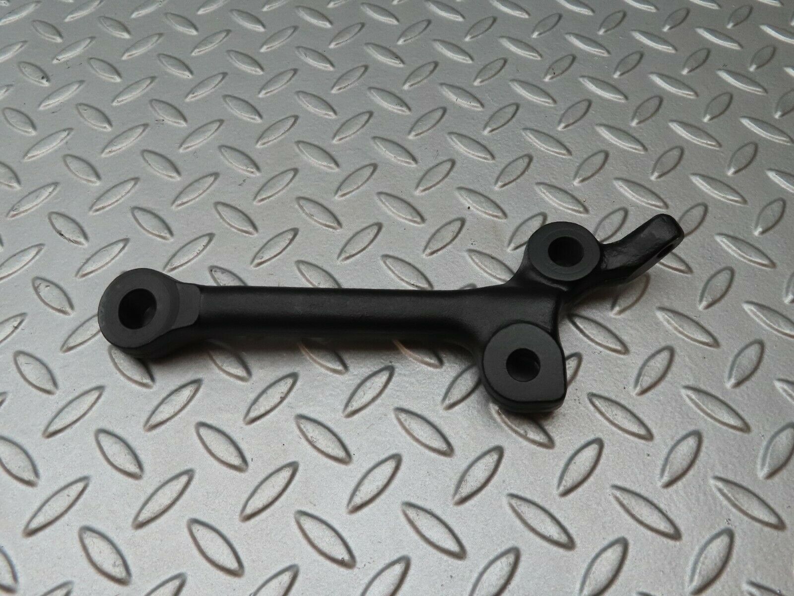 4244 Mercedes-Benz V123 240D LWB Idler Arm 2333