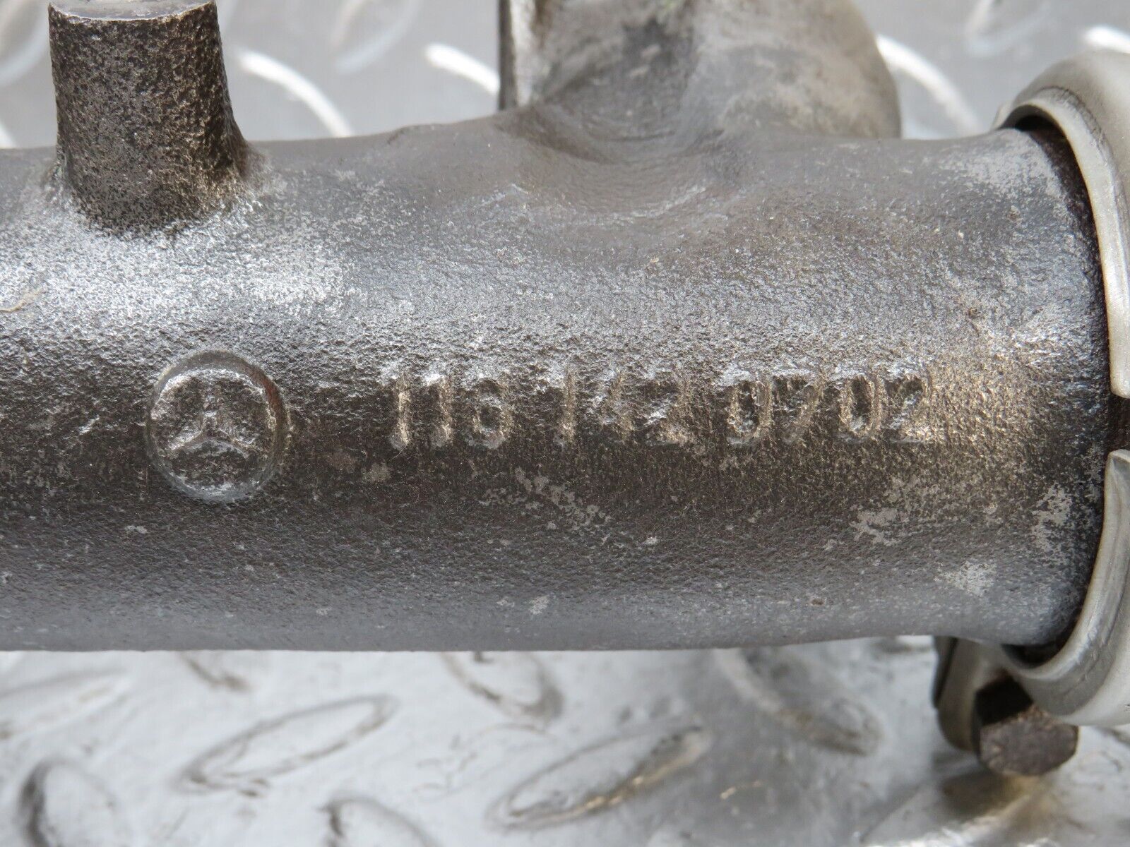 33050 Mercedes-Benz W126 380 V8 M116 Exhaust Manifold Right Side 1161420602 1161420702