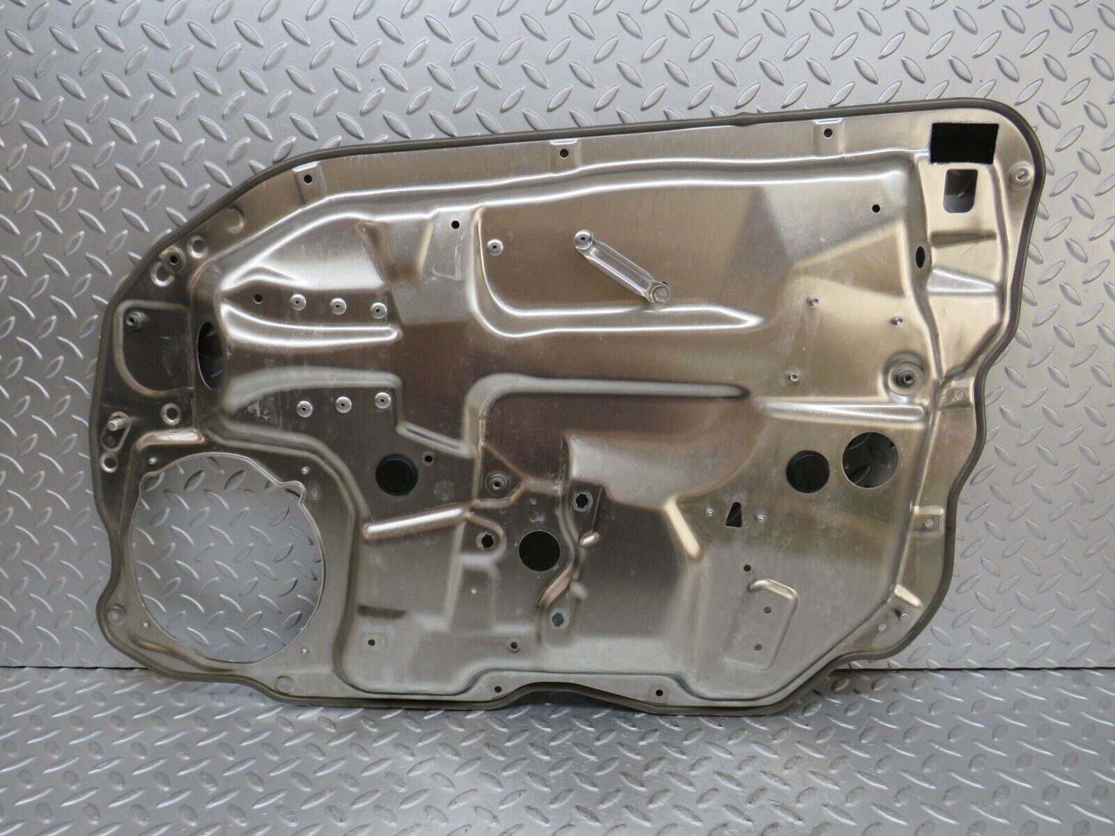 35105 Mercedes-Benz W221 Front Left Window Regulator Support Panel