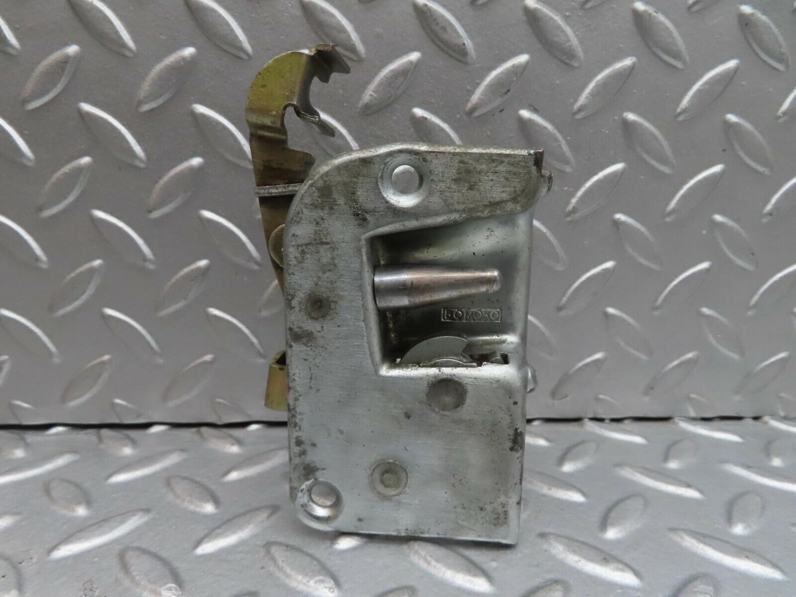 13897 Mercedes-Benz C107 280SLC Left Door Lock Mechanism