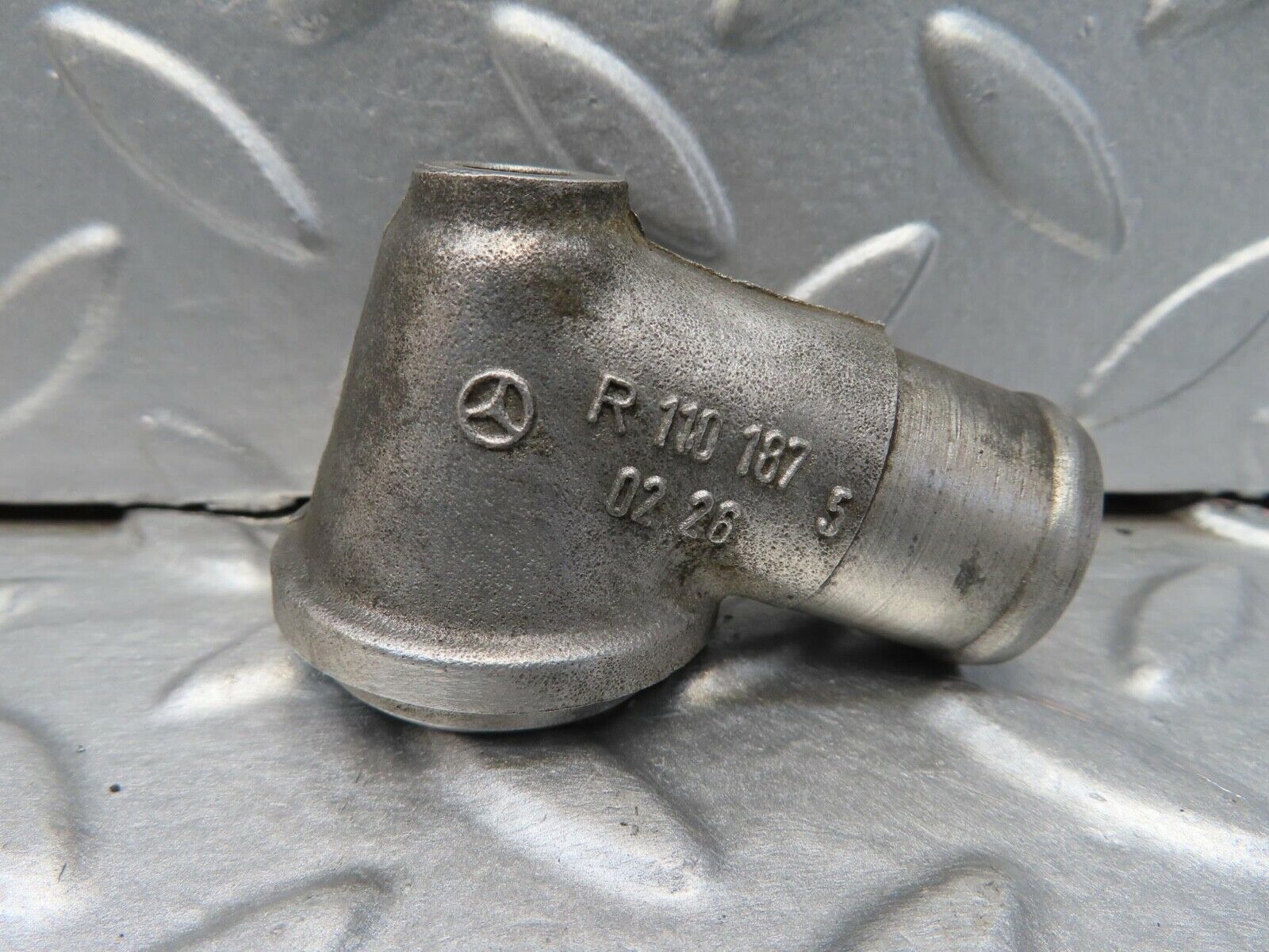 16033 Mercedes-Benz W123 280E Engine Oil Return Pipe 1101870226