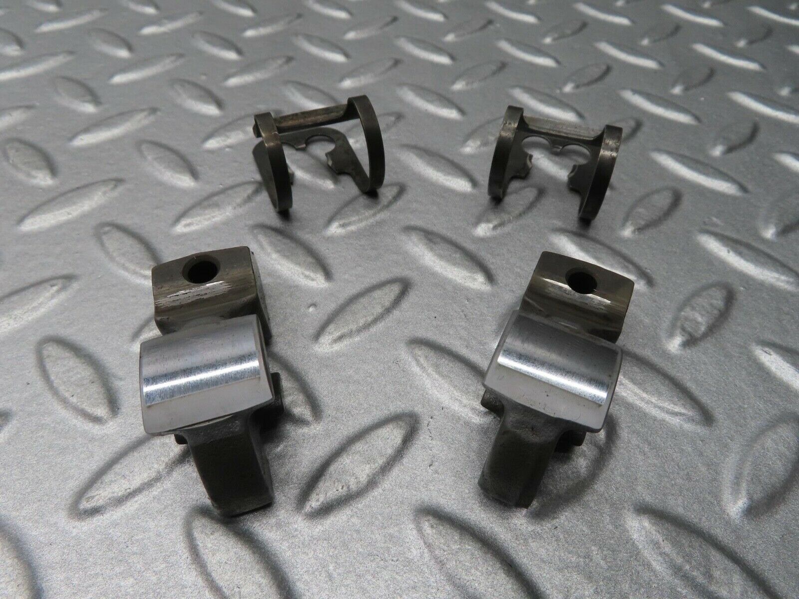 16563 Mercedes-Benz C107 350SLC Coupe Valve Rocker Arm With Retaining Spring