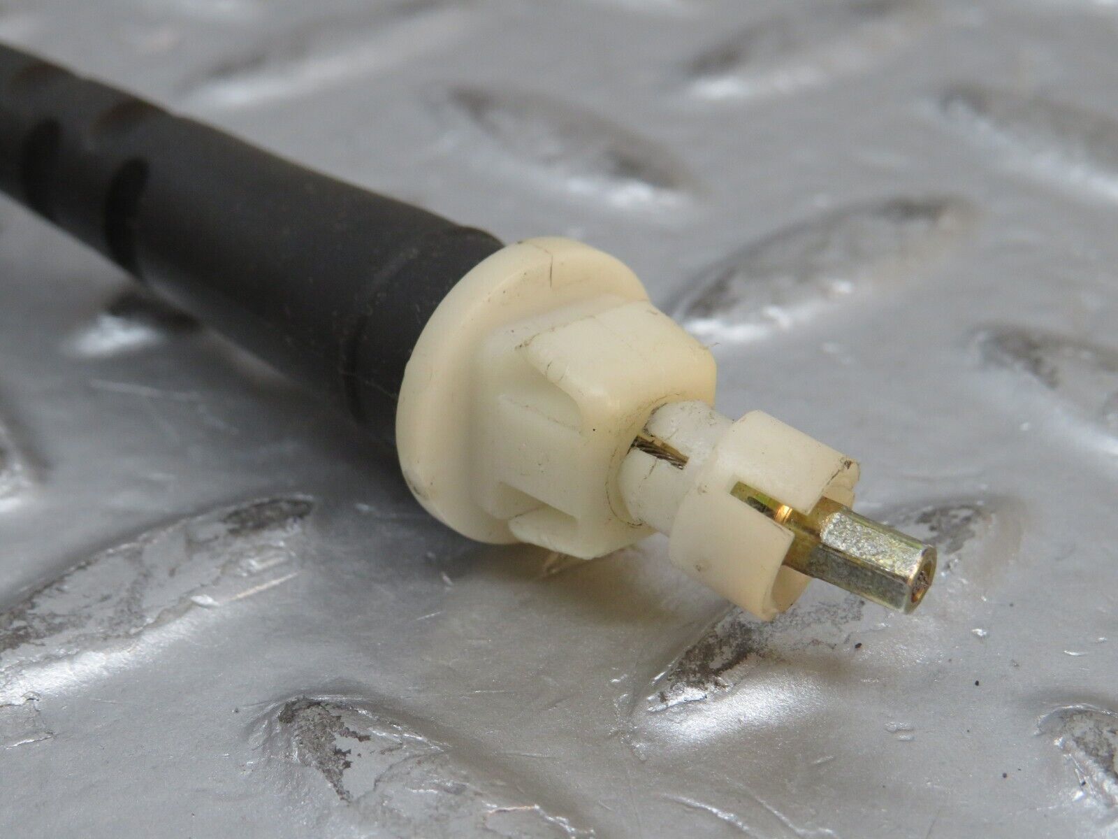 31836 Mercedes-Benz W201 190LE 1.8L Gearbox Cable 2012600151