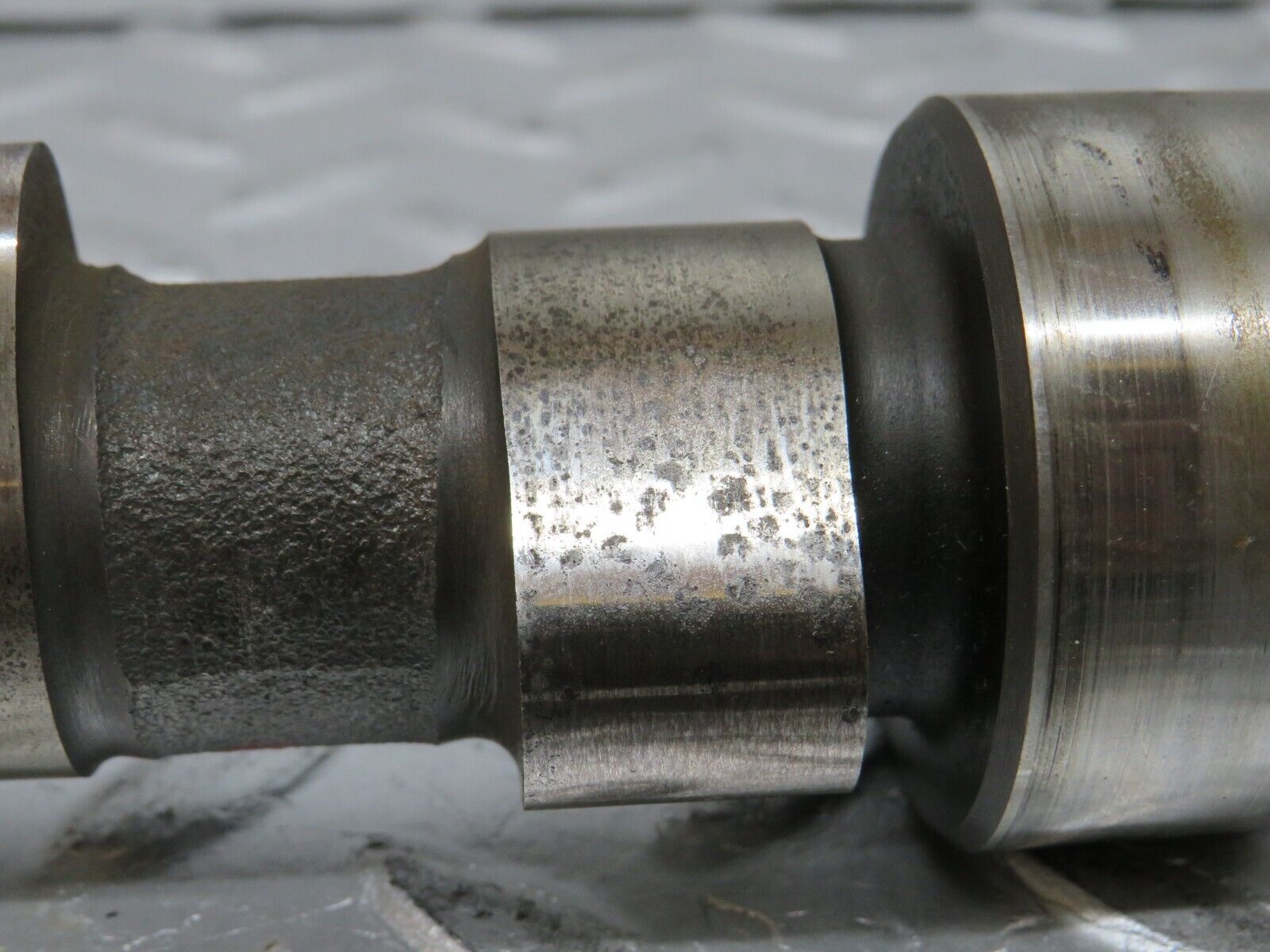 0878 Mercedes-Benz W123 240D Camshaft 6160510201