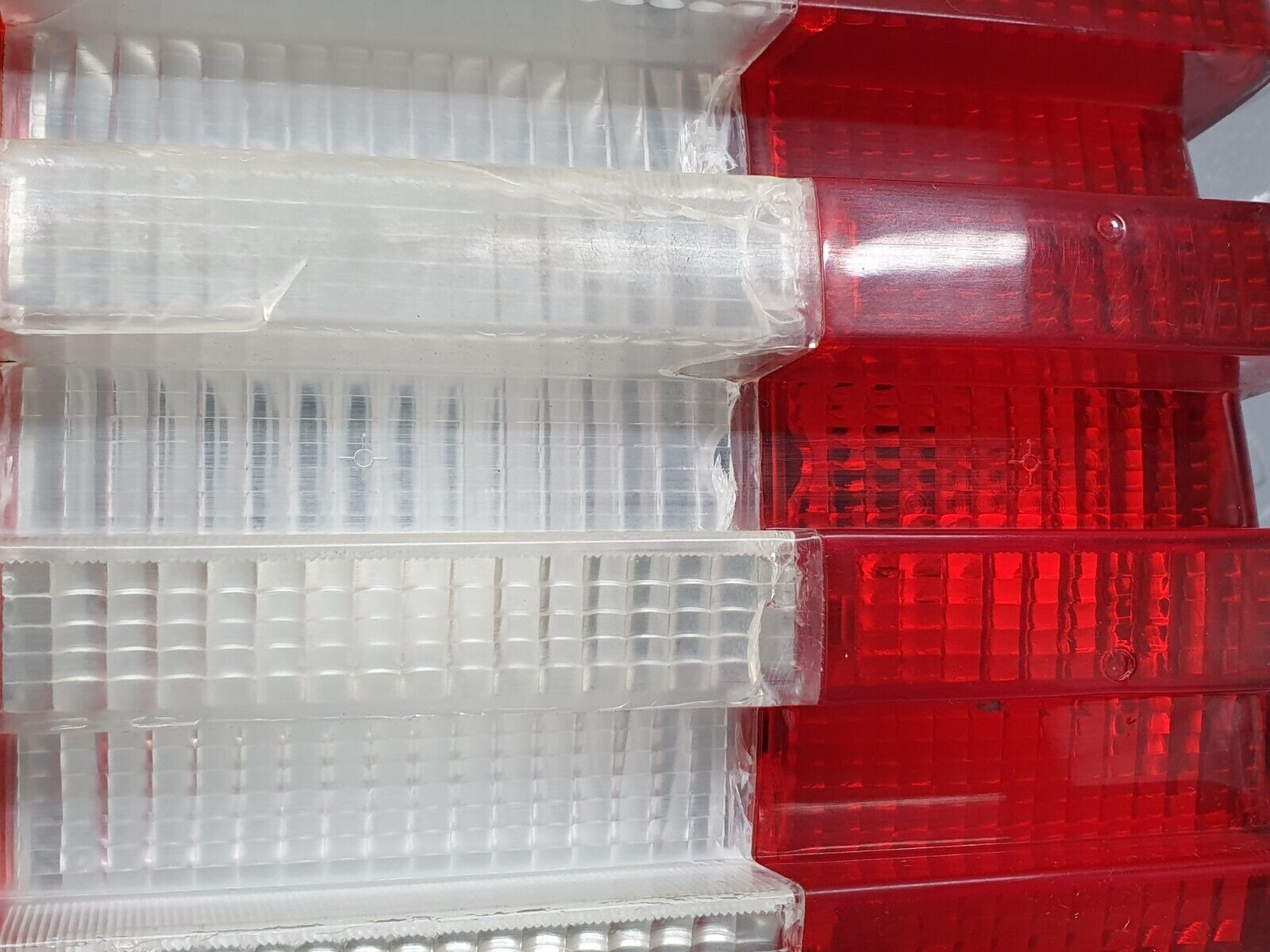 41161 Mercedes-Benz W126 300SE Tail Light & Bulb Holder Left Side