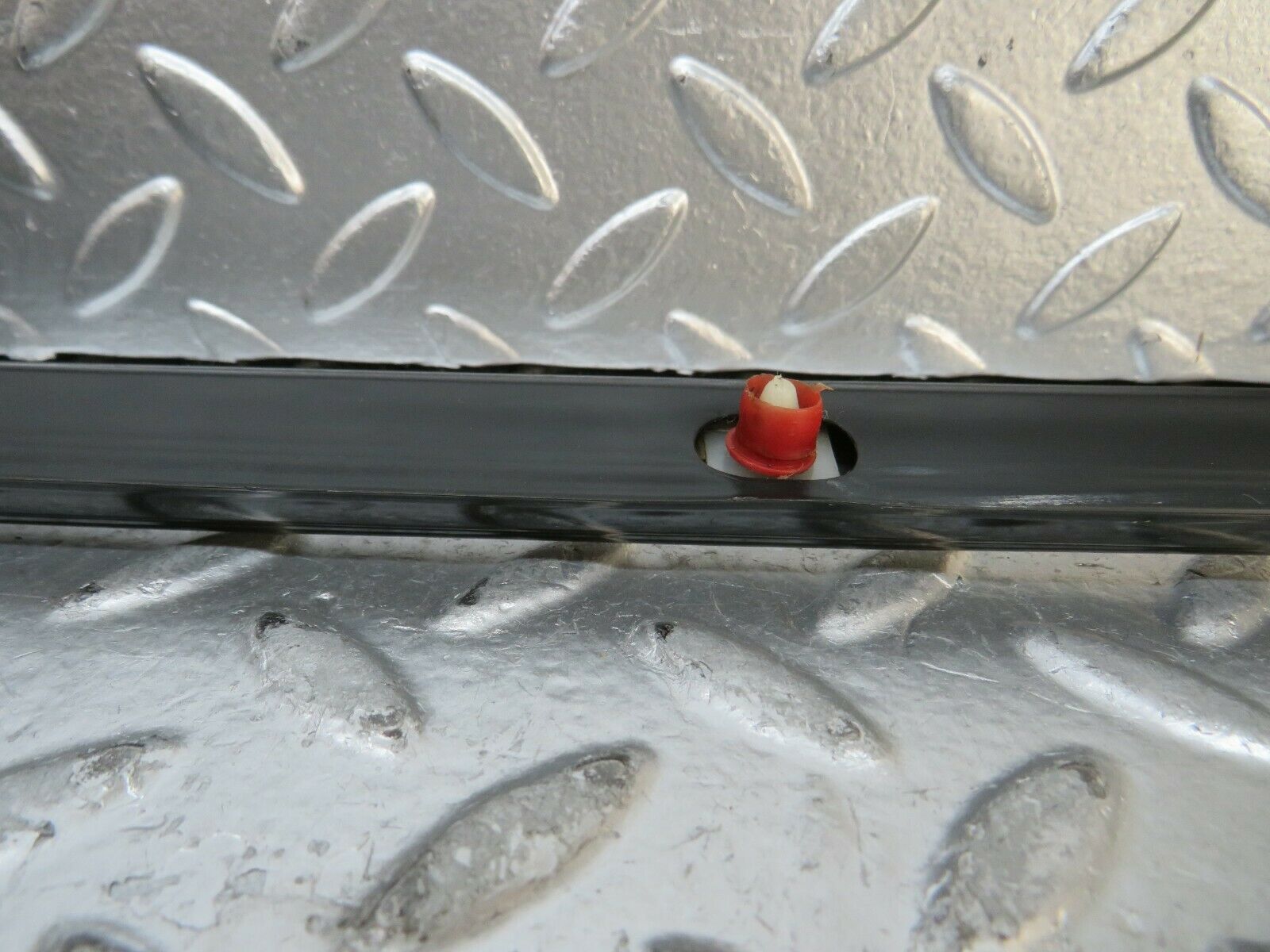 23642 Mercedes-Benz W114 280E Front Left Fender Wing Centre Moulding Trim