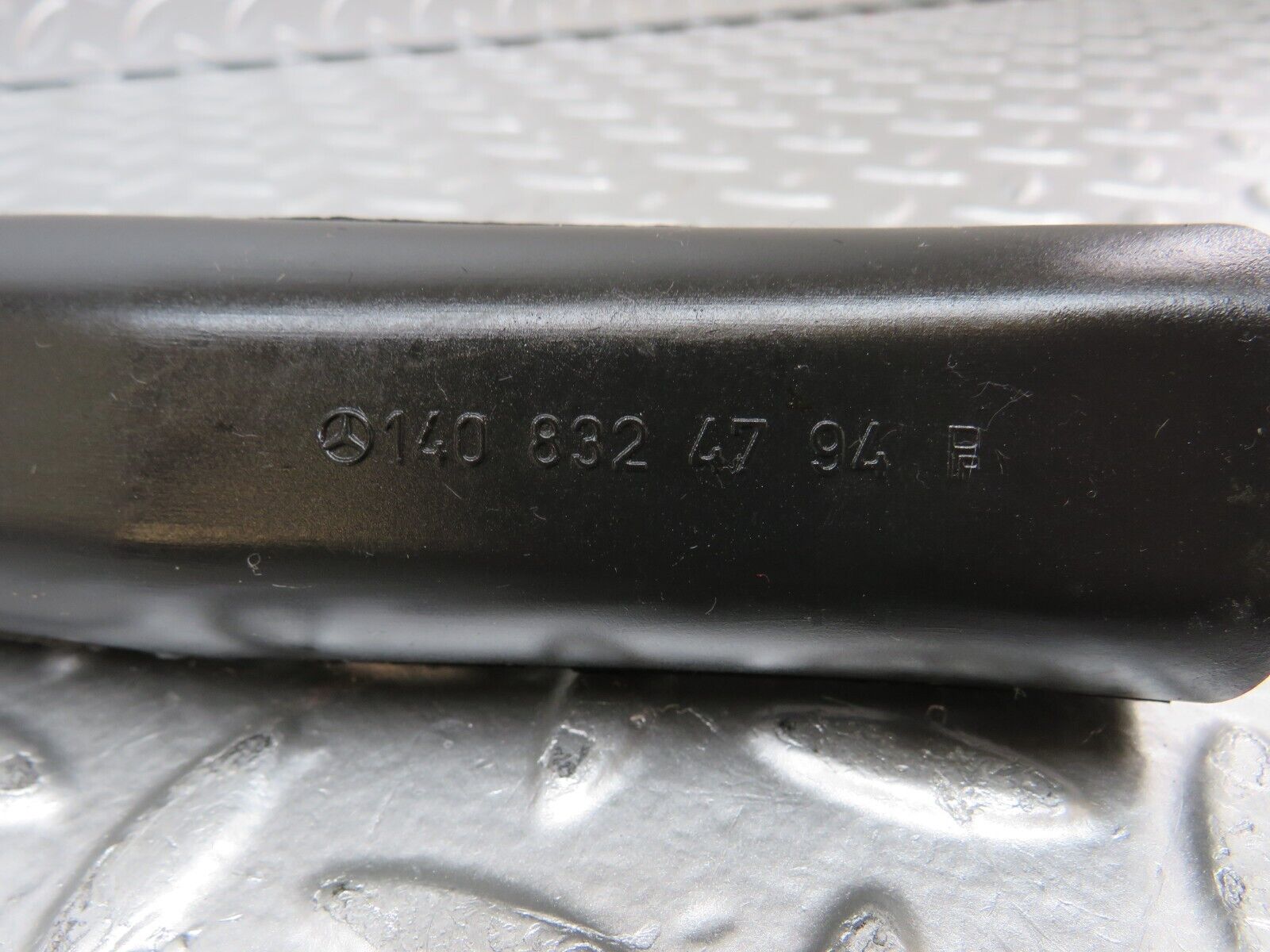 25006 Mercedes-Benz W140 S320 Engine Bay Water Drain 1408327794