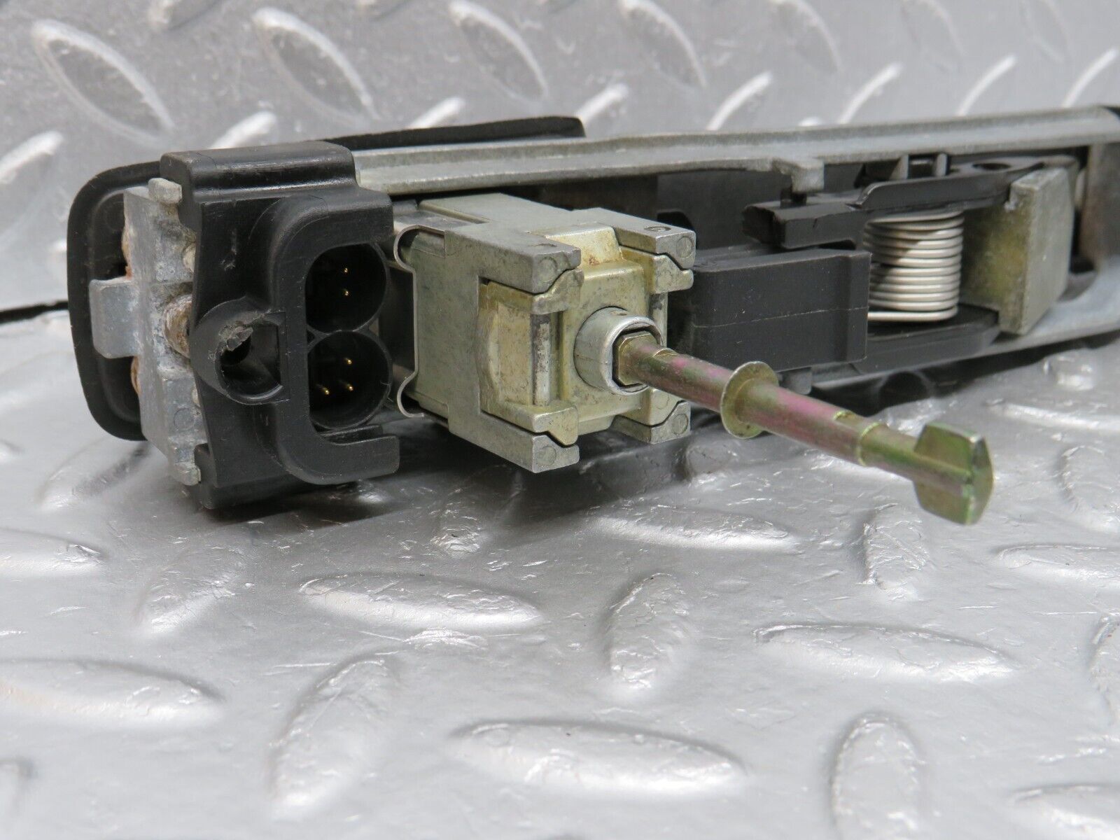 39771 Mercedes-Benz R129 320SL Coupe Right Door Exterior Handle With Key