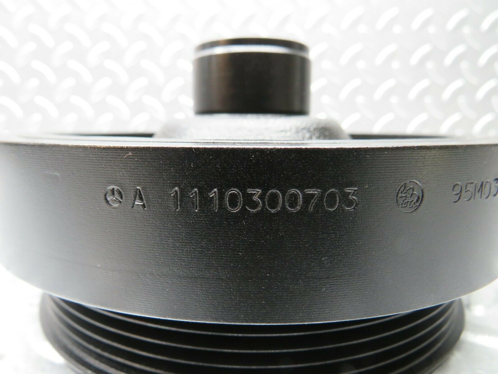 22549 Mercedes-Benz C124 E220 Crankshaft Vibration Damper Pulley 1110300703