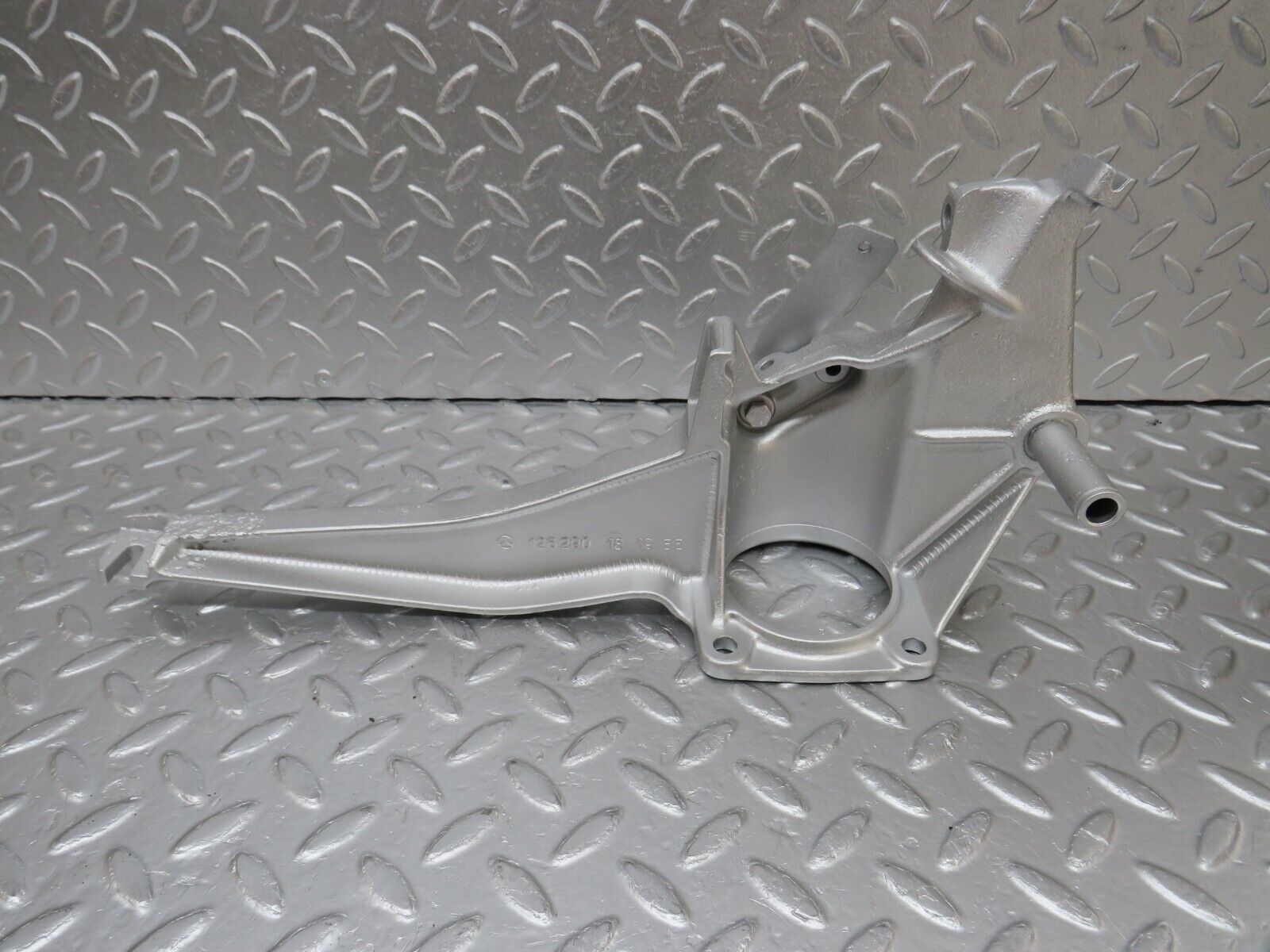 34605 Mercedes-Benz C126 380SEC Coupe Brake Pedal Bracket 1262901819