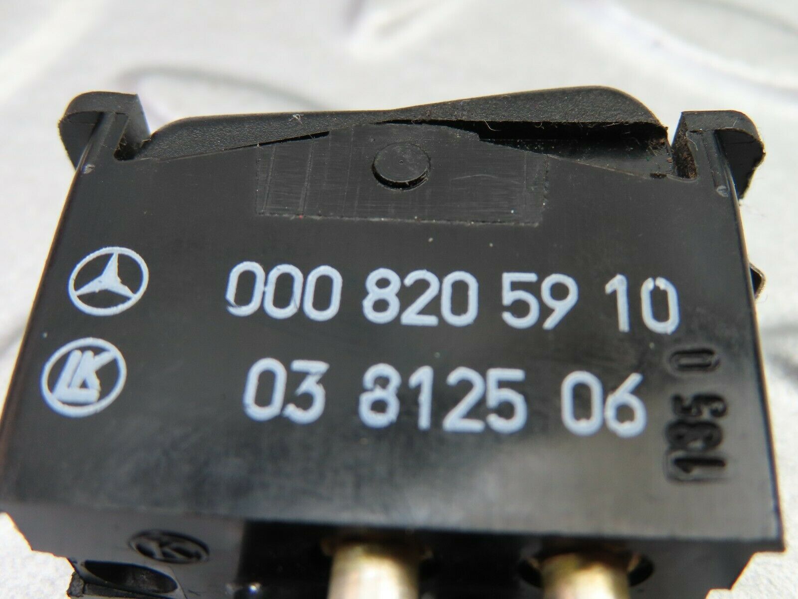 6111 Mercedes-Benz W126 380SE Interior Light Switch 0008205910