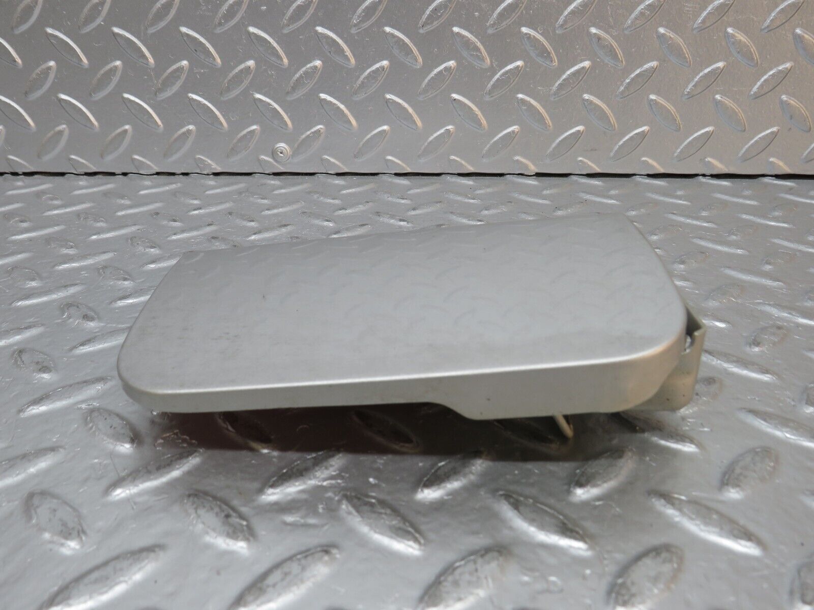 31720 Mercedes-Benz W201 190LE 1.8L Fuel Tank Flap Cap 2015842839