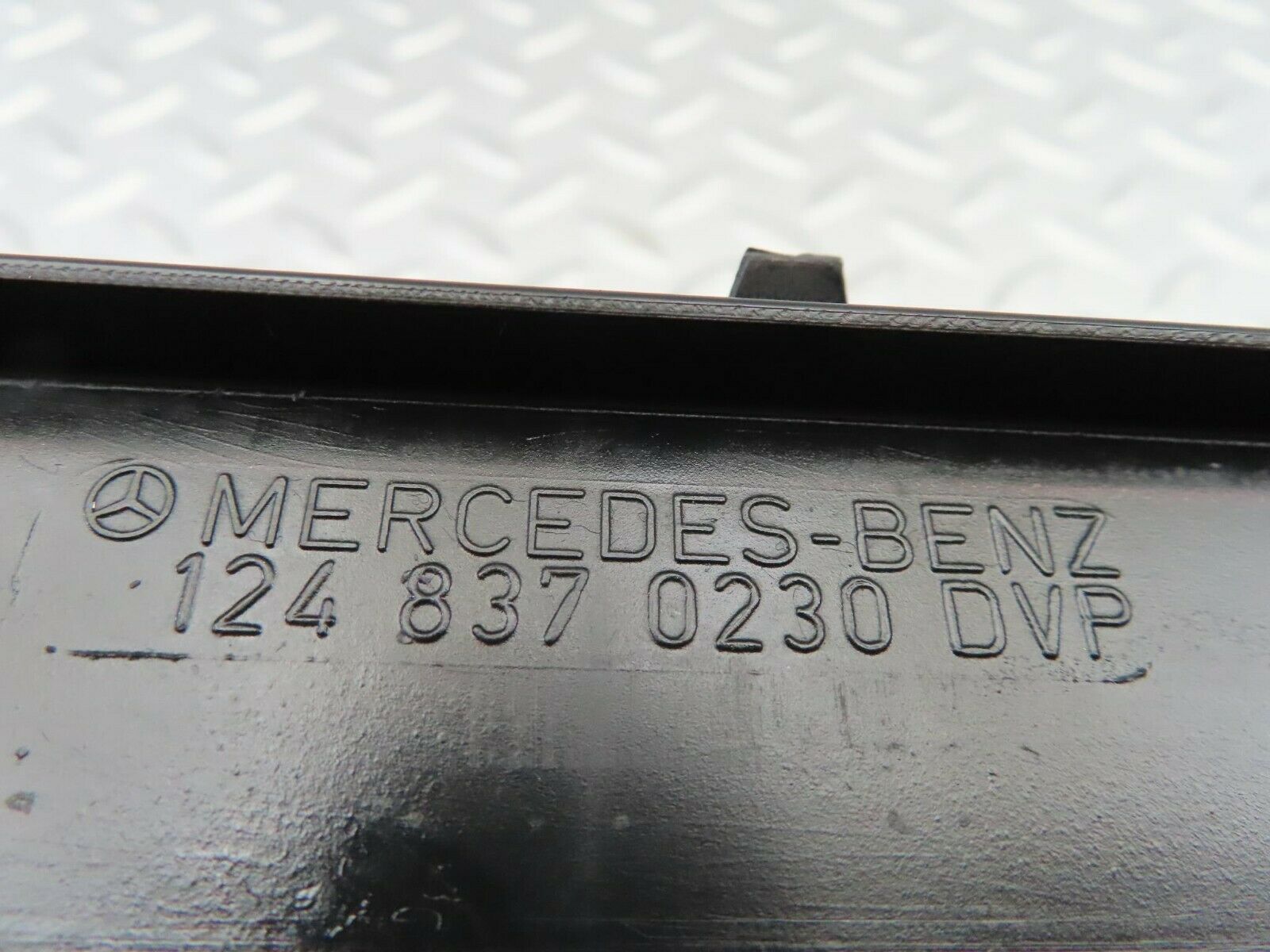 6743 Mercedes-Benz S124 E220 Wagon Rear Air Intake Vent 1248370230