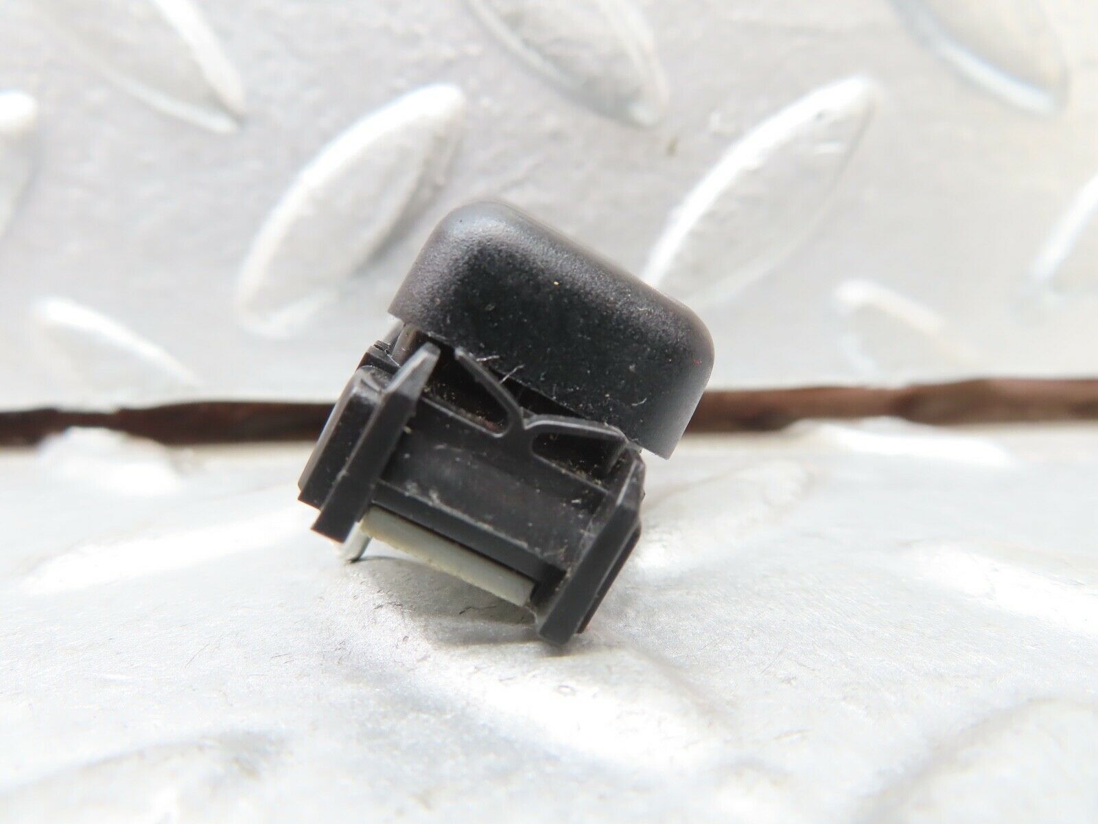 19720 Mercedes-Benz C140 CL420 Coupe Seat Belt Presenter Switch 1408206410