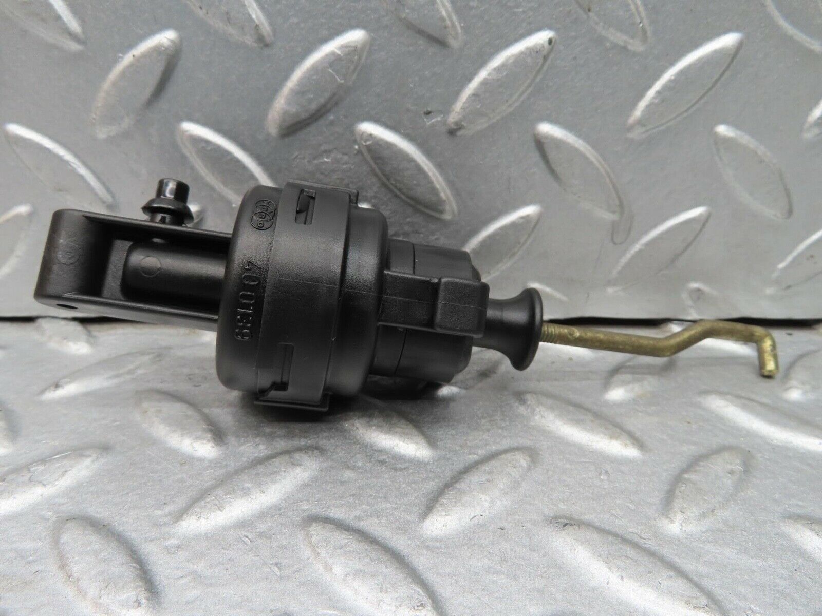 15184 Mercedes-Benz W140 S320 Left Door Lock Vacuum Actuator 400139