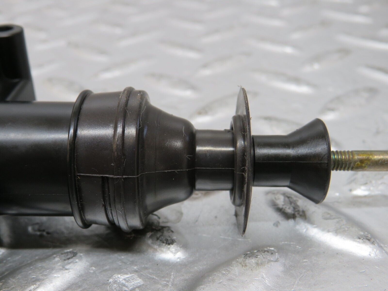 25922 Mercedes-Benz W124 280E Door Lock Vacuum Actuator