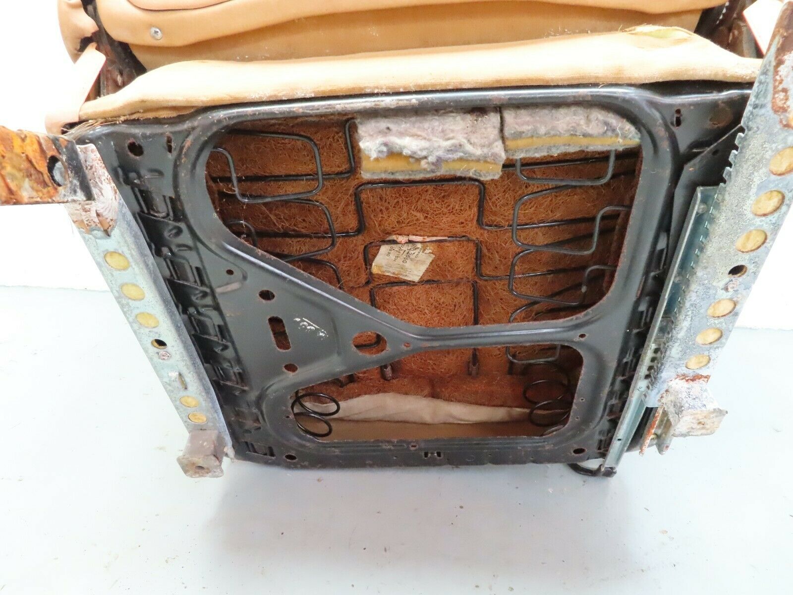 6320 Mercedes-Benz W126 380SE Front Left Seat Passenger Seat Palomino