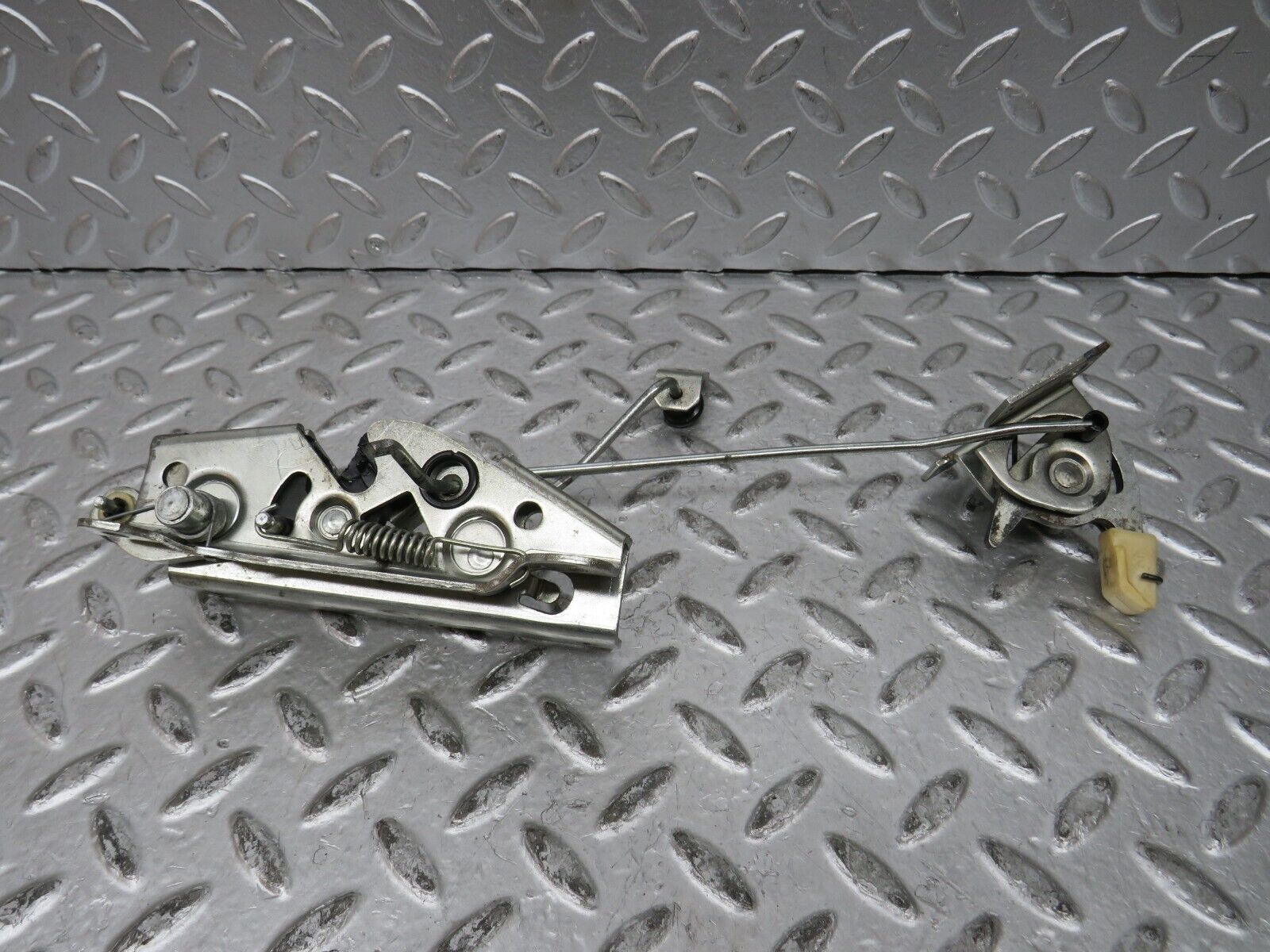 27836 Mercedes-Benz S124 300TE Wagon Rear Left Seat Bench Locking Mechanism