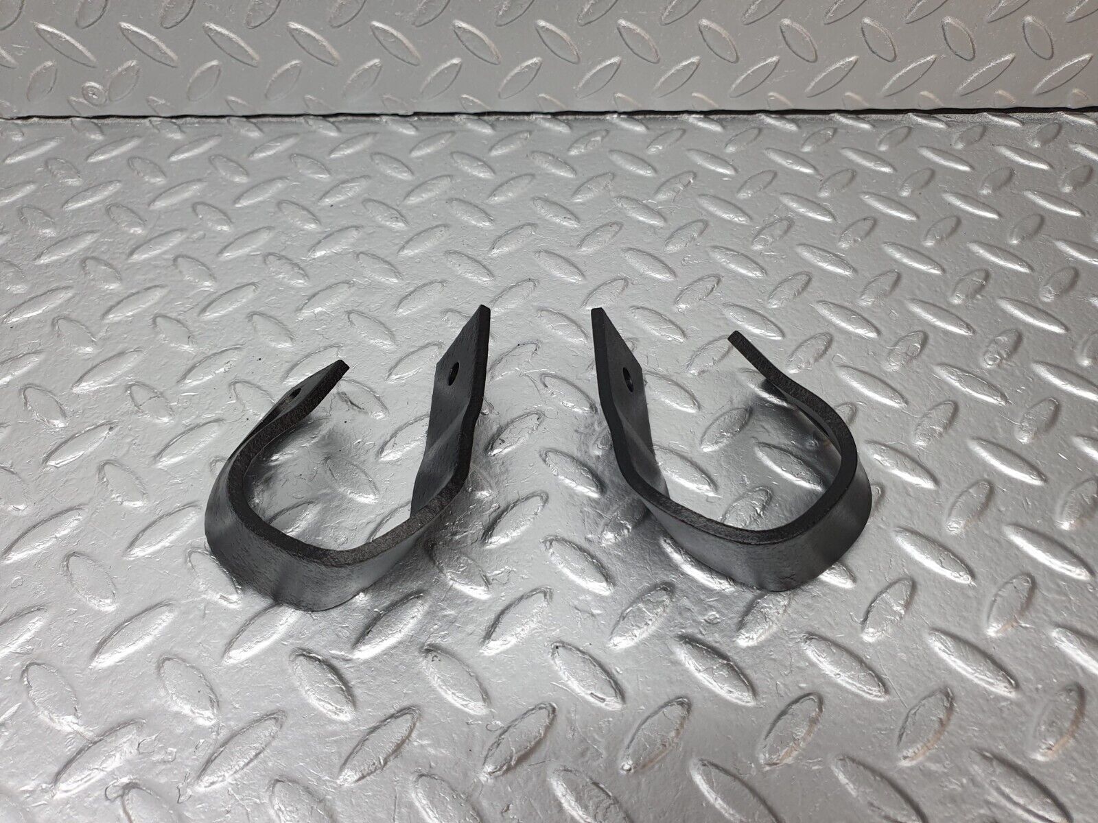 40837 Mercedes-Benz W123 300D Front Bumper Bracket