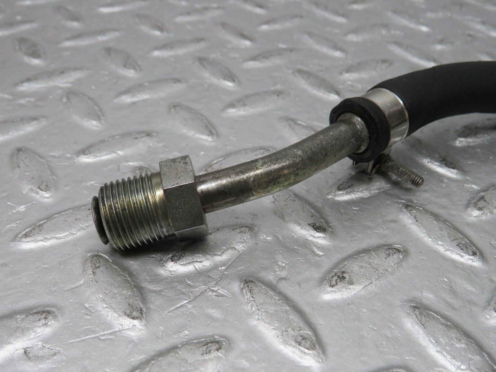 38185 Mercedes-Benz A124 320E Cabriolet Oil Cooler Hose Pipe