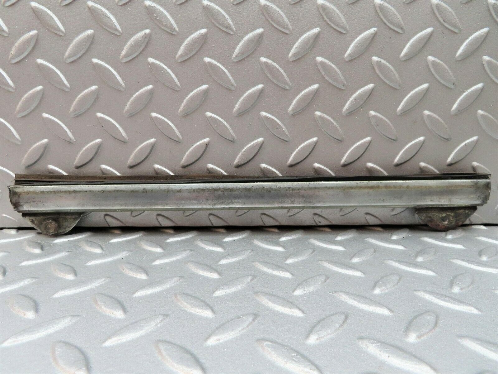 3689 Mercedes-Benz W108 280SE Front Left Door Glass Holder