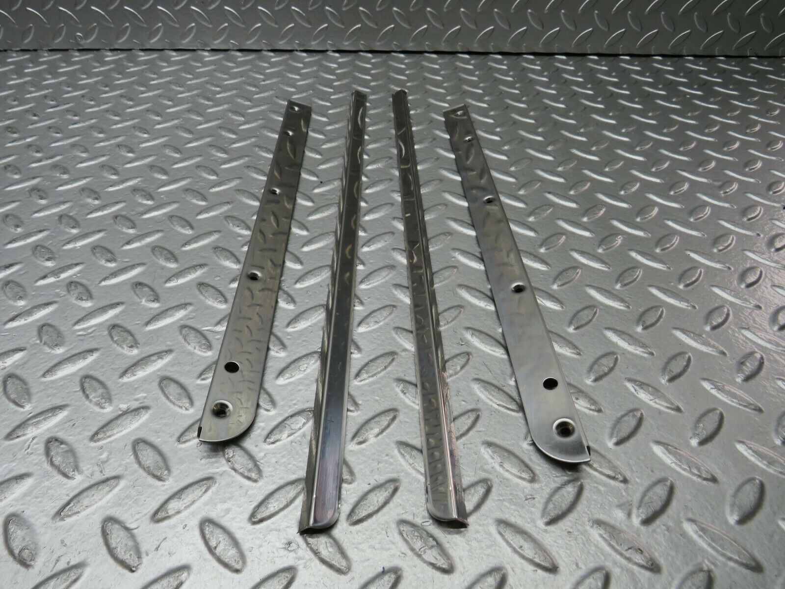 22917 Mercedes-Benz C107 450SLC Coupe Sunroof Chrome Trim Set