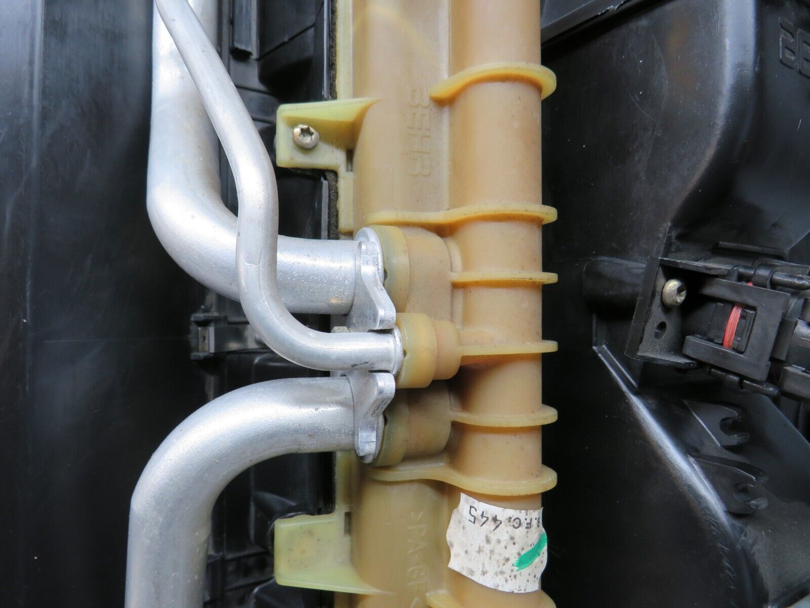 39549 Mercedes-Benz R129 320SL Coupe Heater Blower Box Housing 1298303362