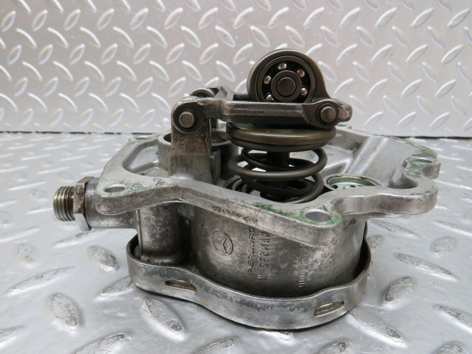 25361 Mercedes-Benz W201 190D Vacuum Pump Pierburg 0002302865