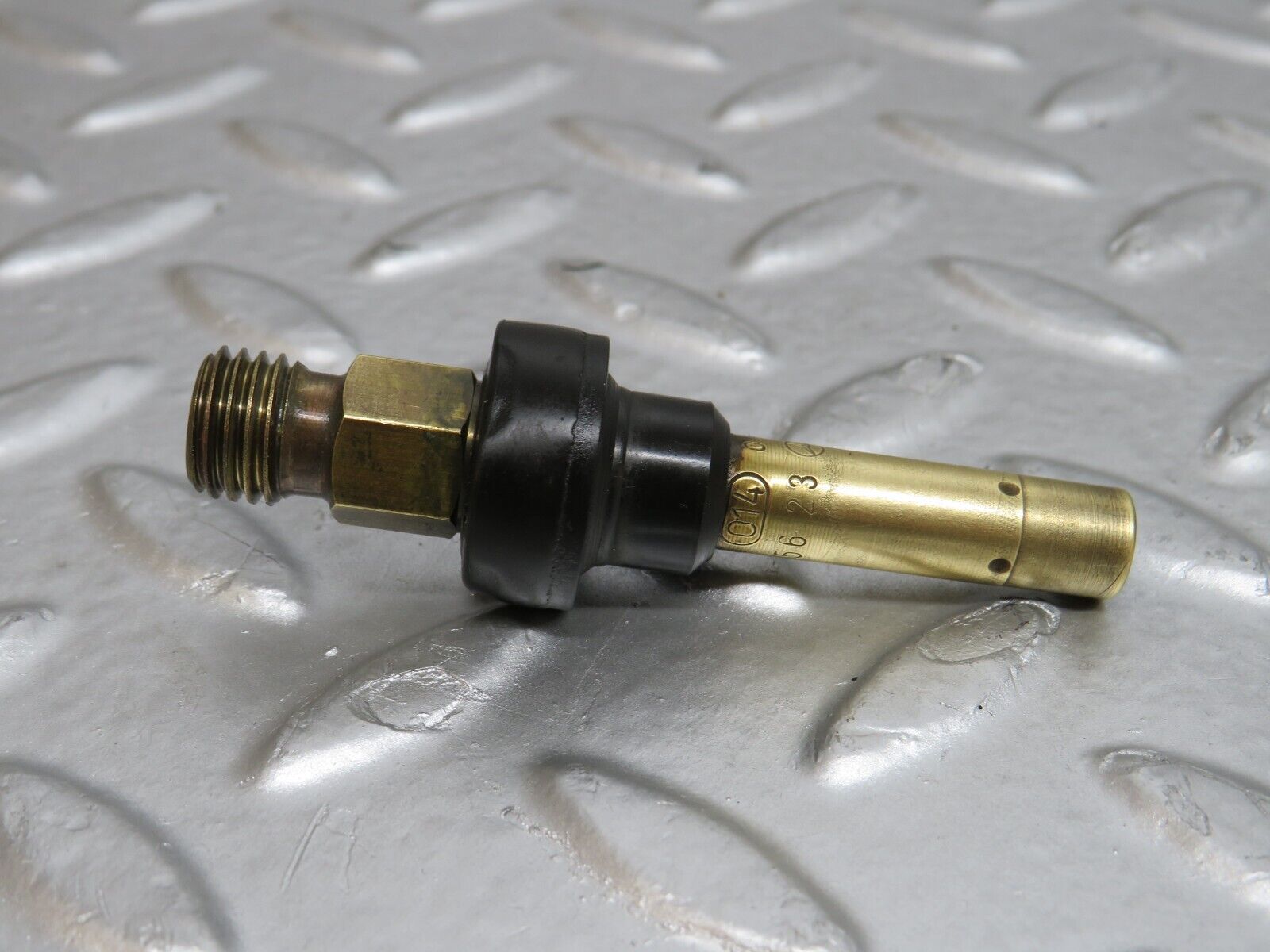 29577 Mercedes-Benz W124 230E Fuel Injector 0437502047 0000785623