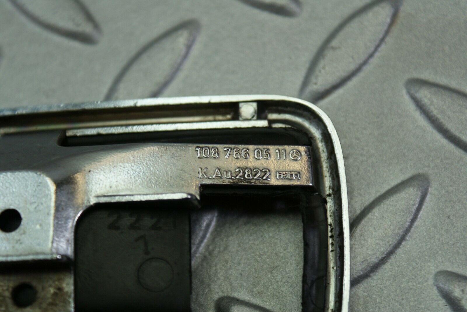 3184 Mercedes-Benz W115 220D Chrome Frame For Door Handle Left 1087660511