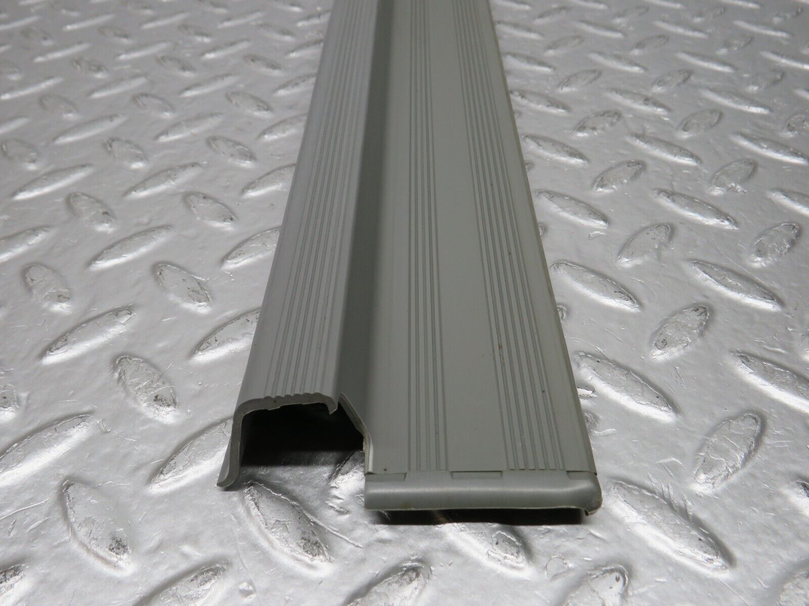 32319 Mercedes-Benz S124 300TE Wagon Rear Left Door Sill Trim