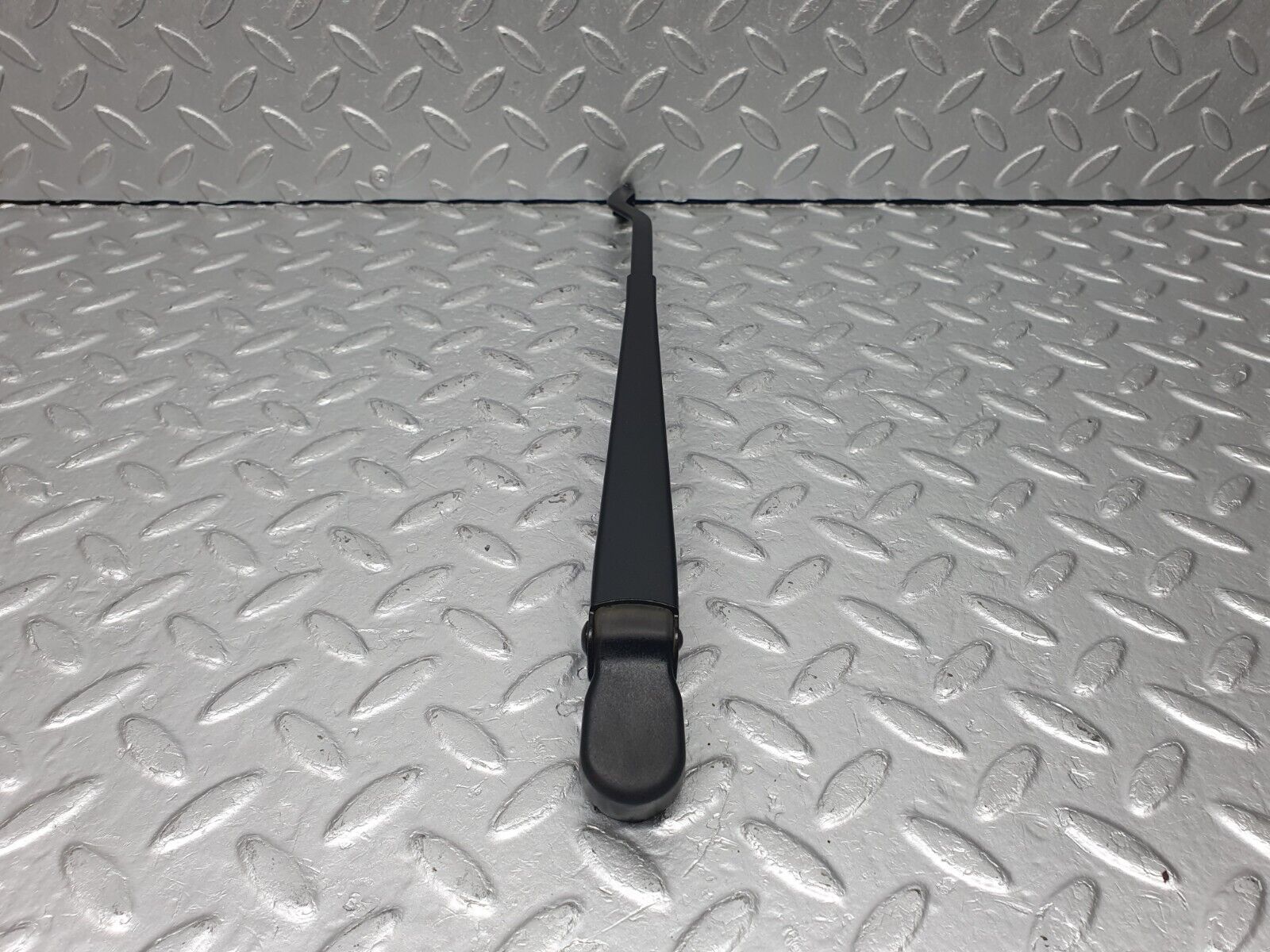 40731 Mercedes-Benz W123 300D Wiper Arm Bosch Left Side 3399990553