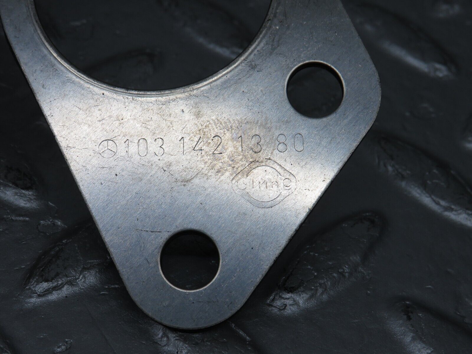 38848 Mercedes-Benz W201 190E 2.6L Exhaust Manifold Gasket Elring 1031421380 1031421480