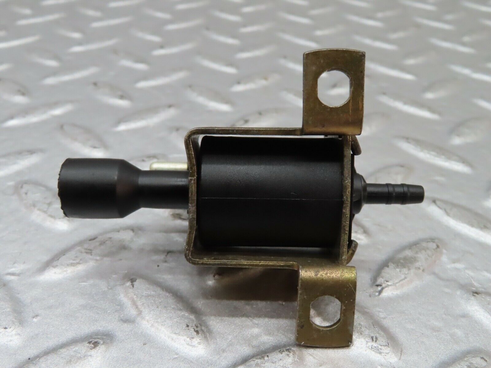 20052 Mercedes-Benz R129 300SL Coupe Vacuum Control Valve Pierburg 0015407097