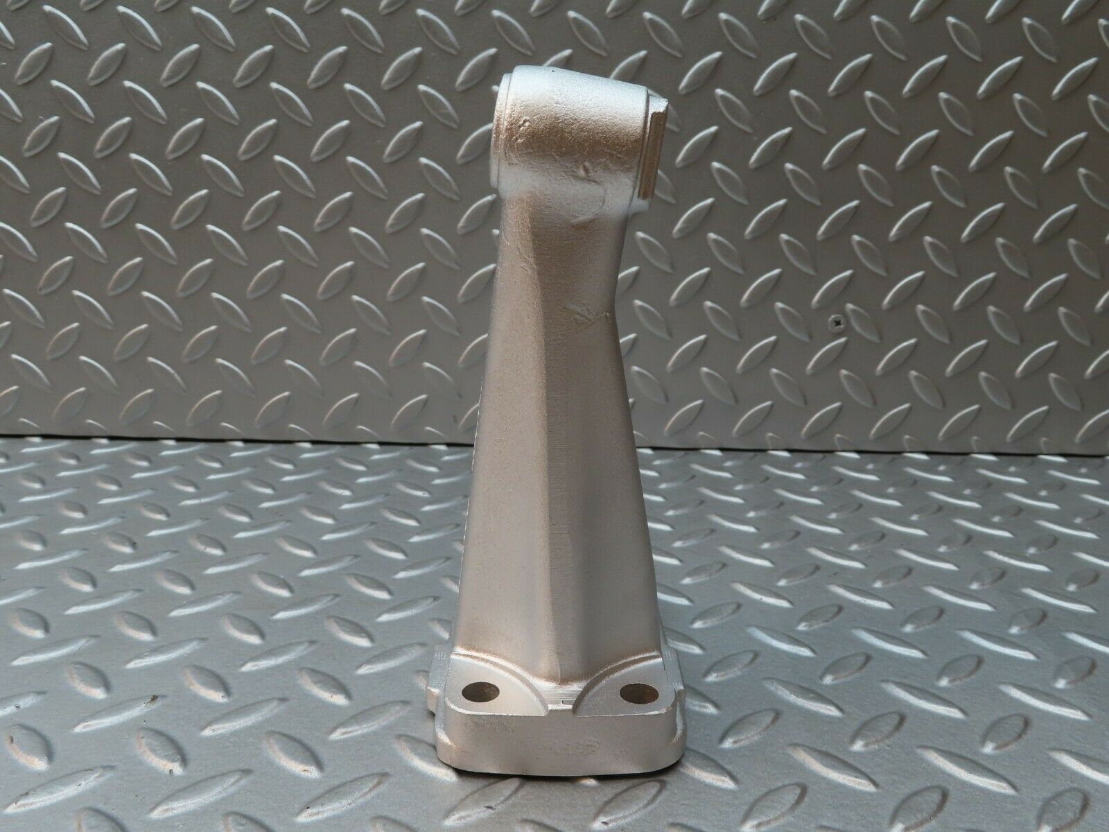 4683 Mercedes-Benz W114 280CE Coupe Engine Mount Bracket Right Side 1802233904