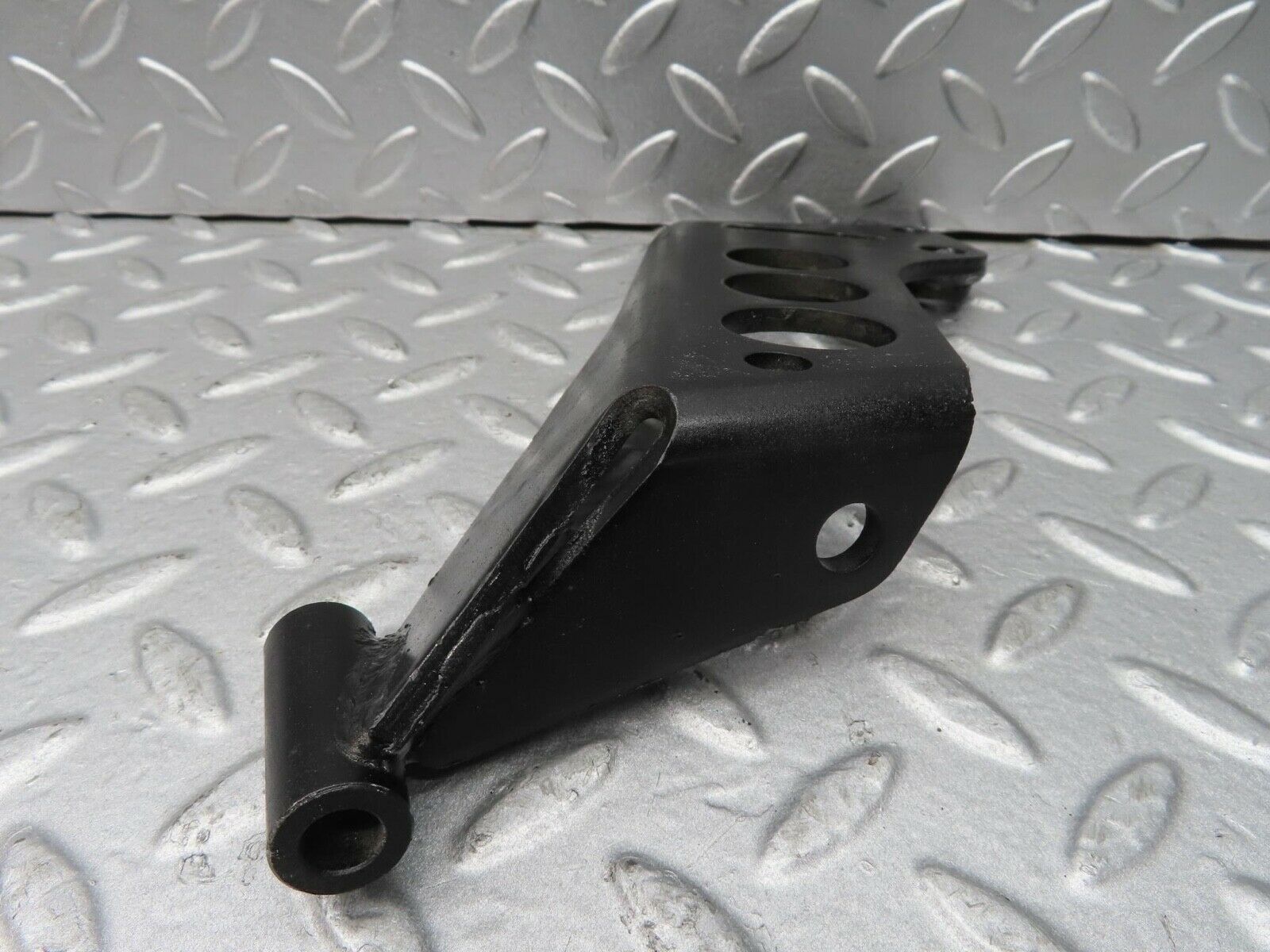 14512 Mercedes-Benz C107 280 SLC Power Steering Pump Bracket