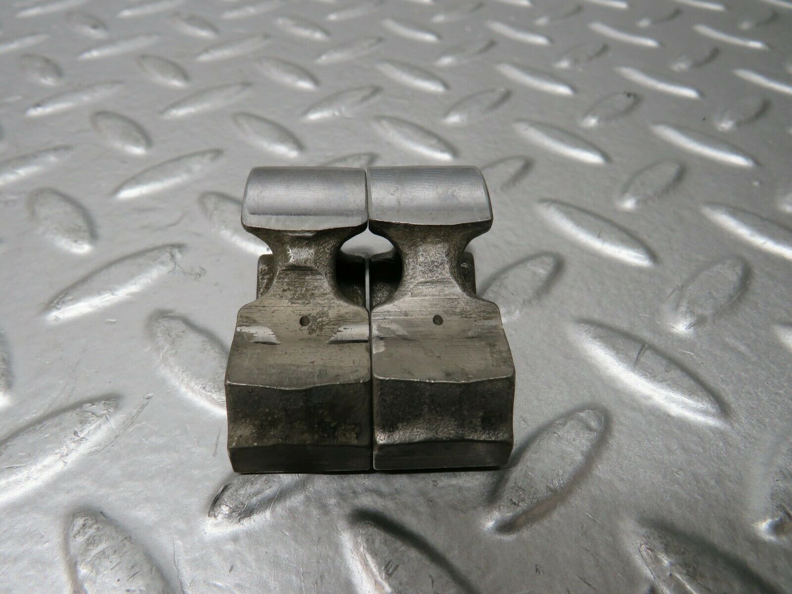 23571 Mercedes-Benz W114 280E Valve Rocker Arm With Retaining Spring